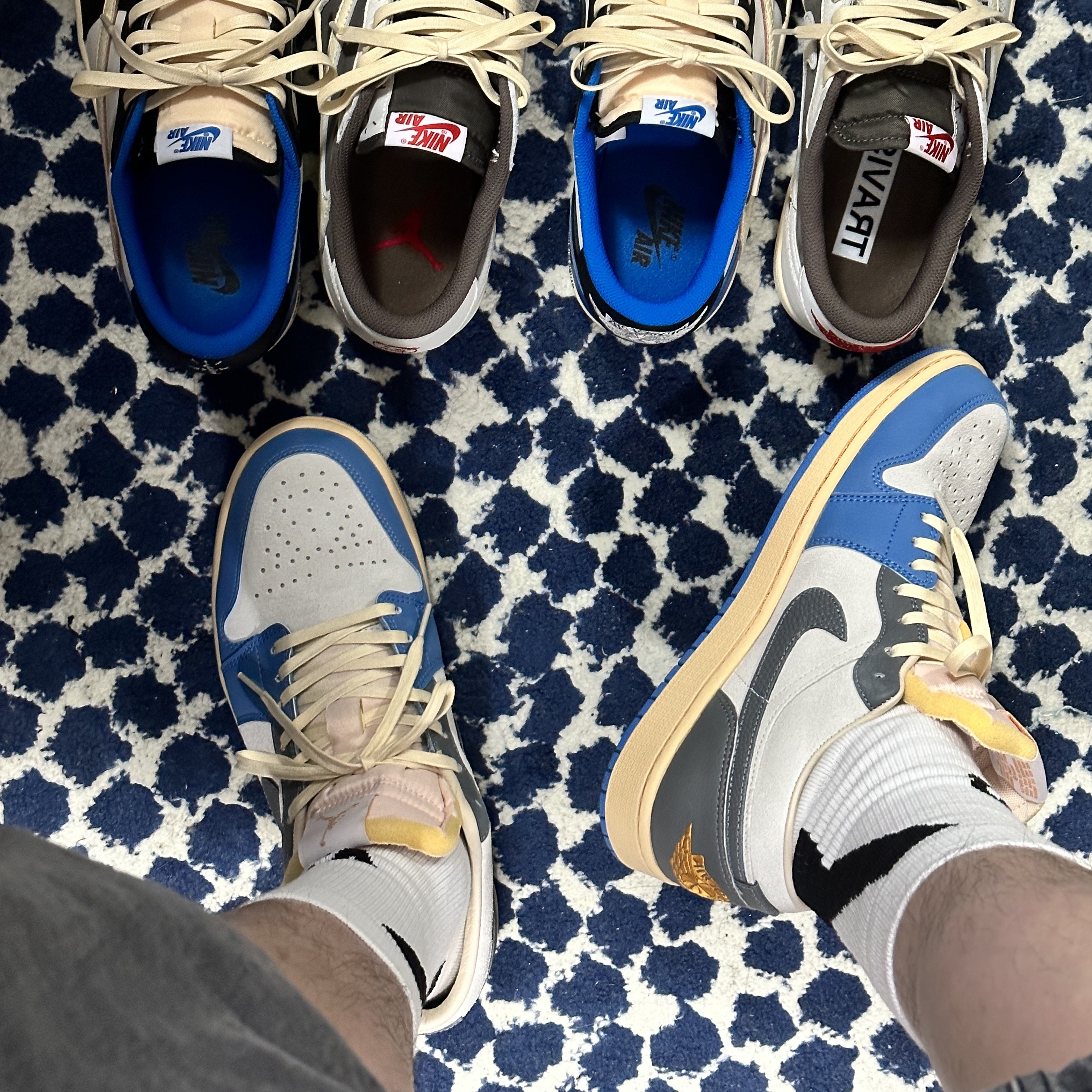 Jordan 1 x Travis Scott Retro Low OG SP Sail and Ridgerock, Jordan 1 x Travis Scott x Fragment Retro Low OG SP Military Blue 착용 스타일