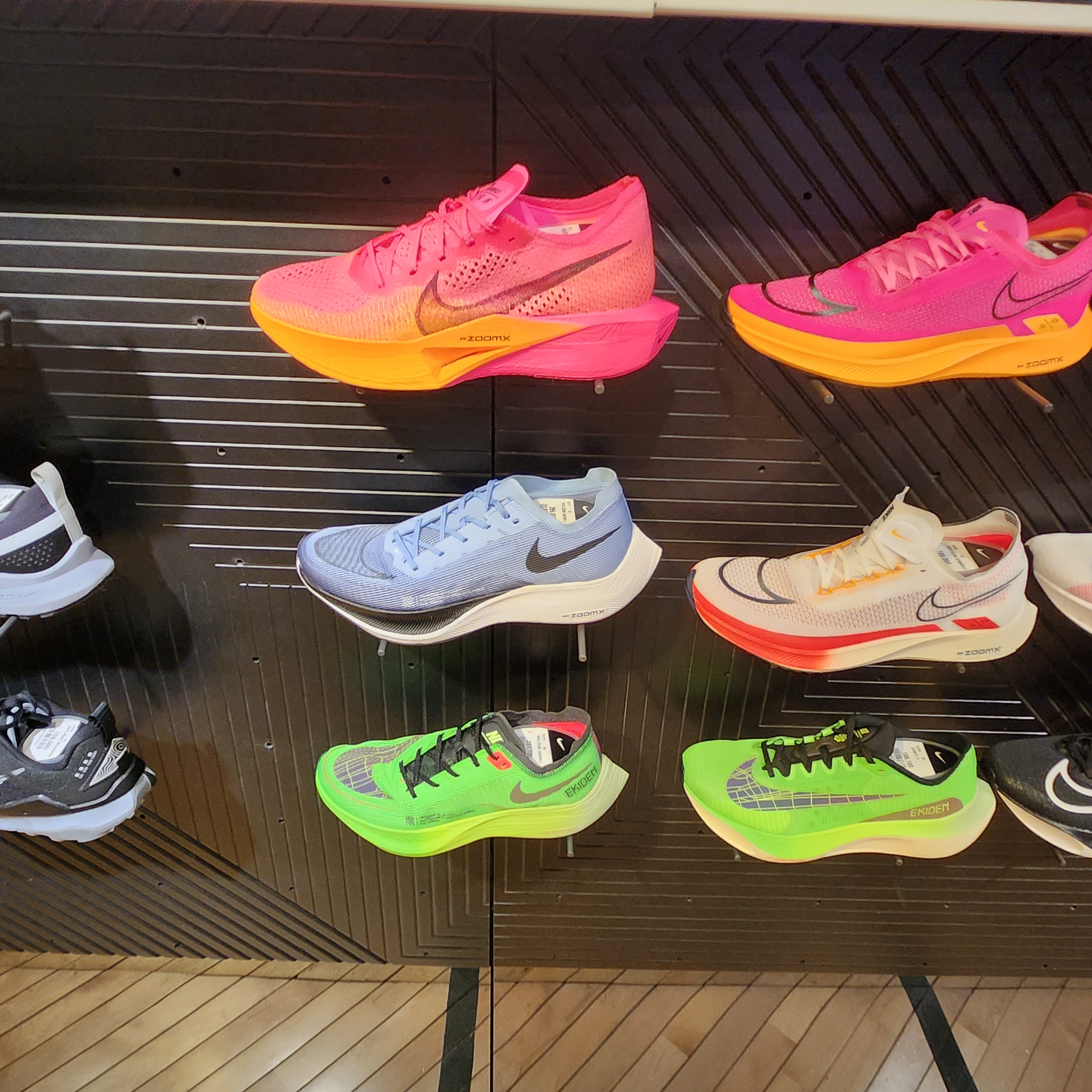 Nike ZoomX Vaporfly Next% 3 Hyper Pink 착용 스타일 - 2