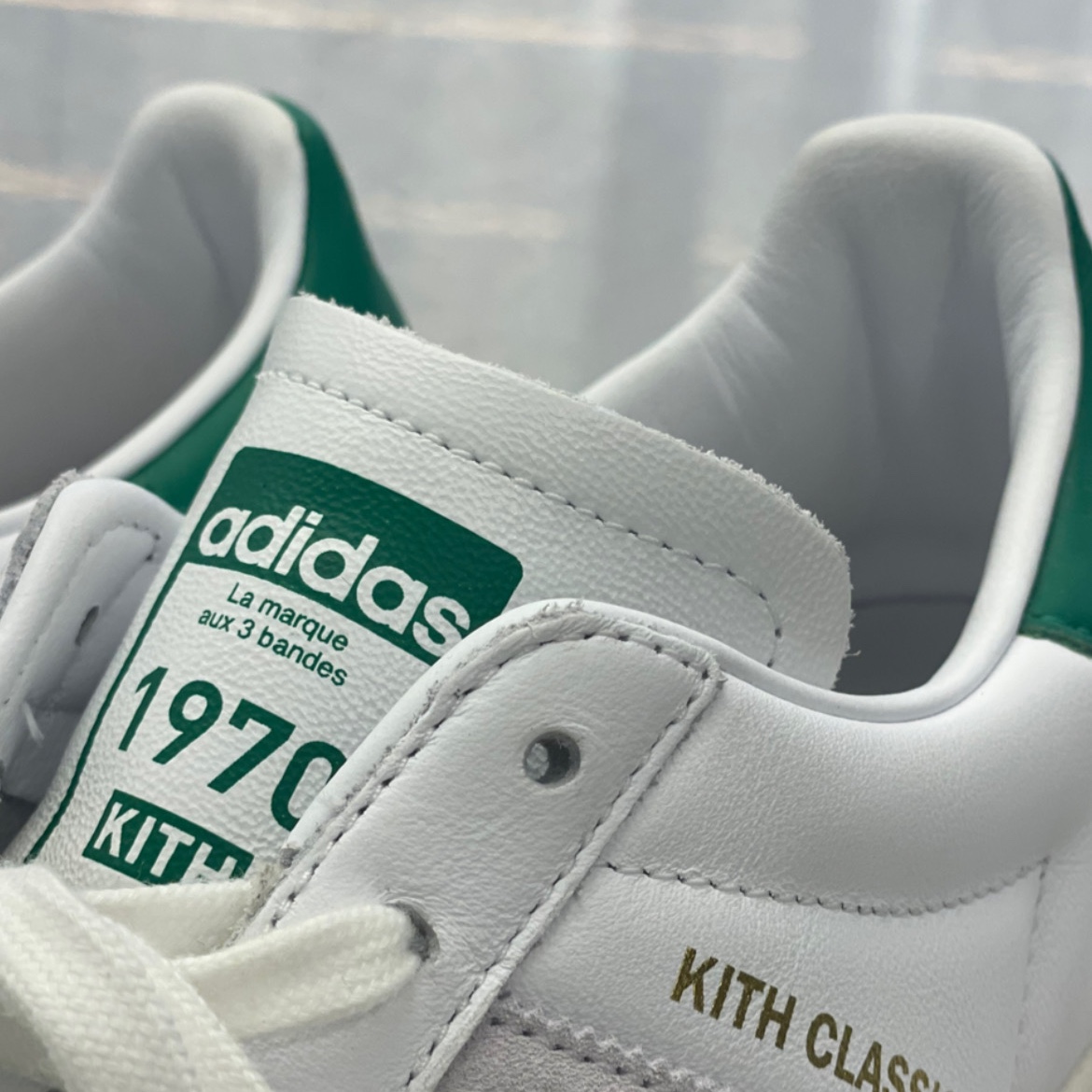 Adidas x Kith Superstar Classics White Fairway 착용 스타일 - 2