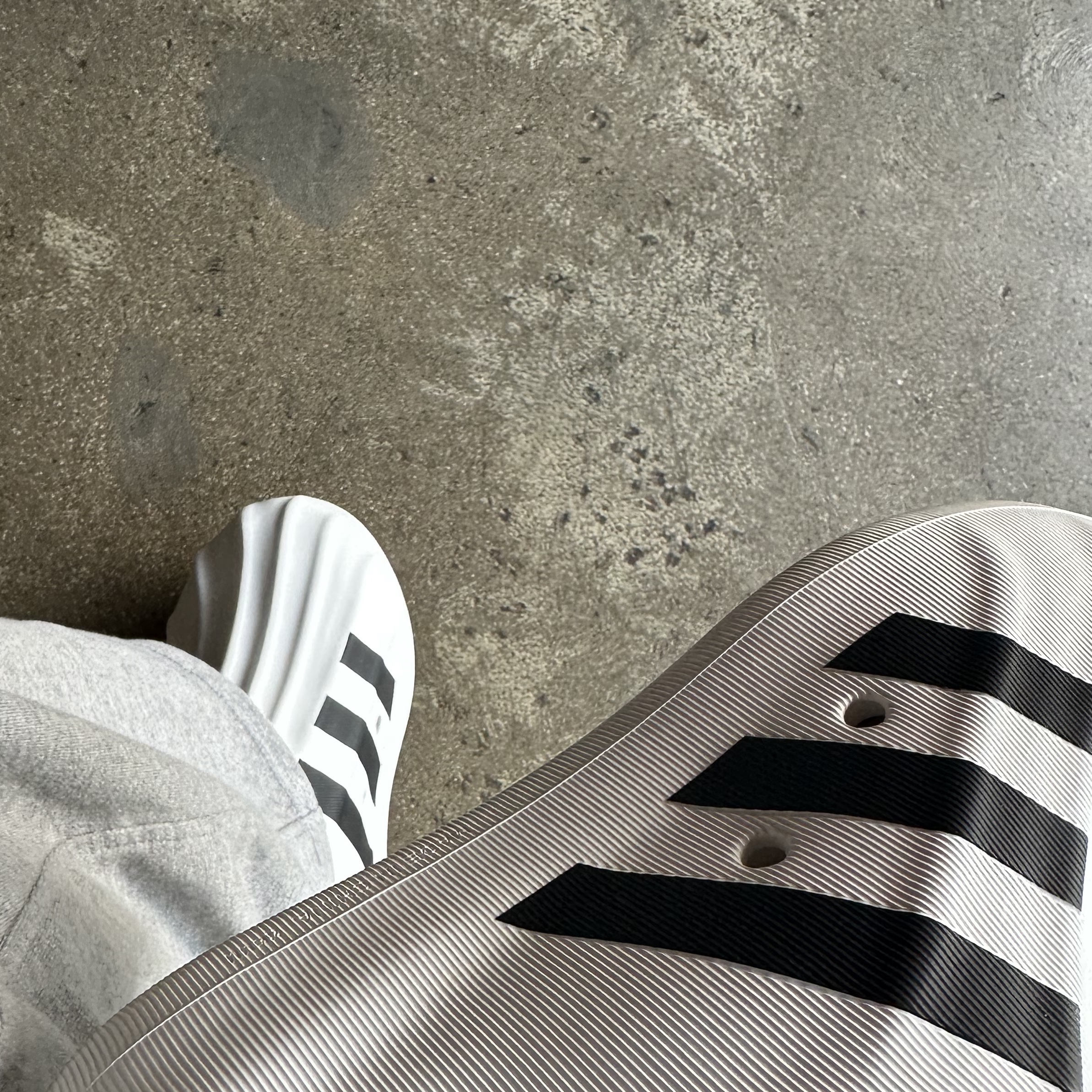 Adidas Adifom Superstar Core White 착용 스타일 - 2