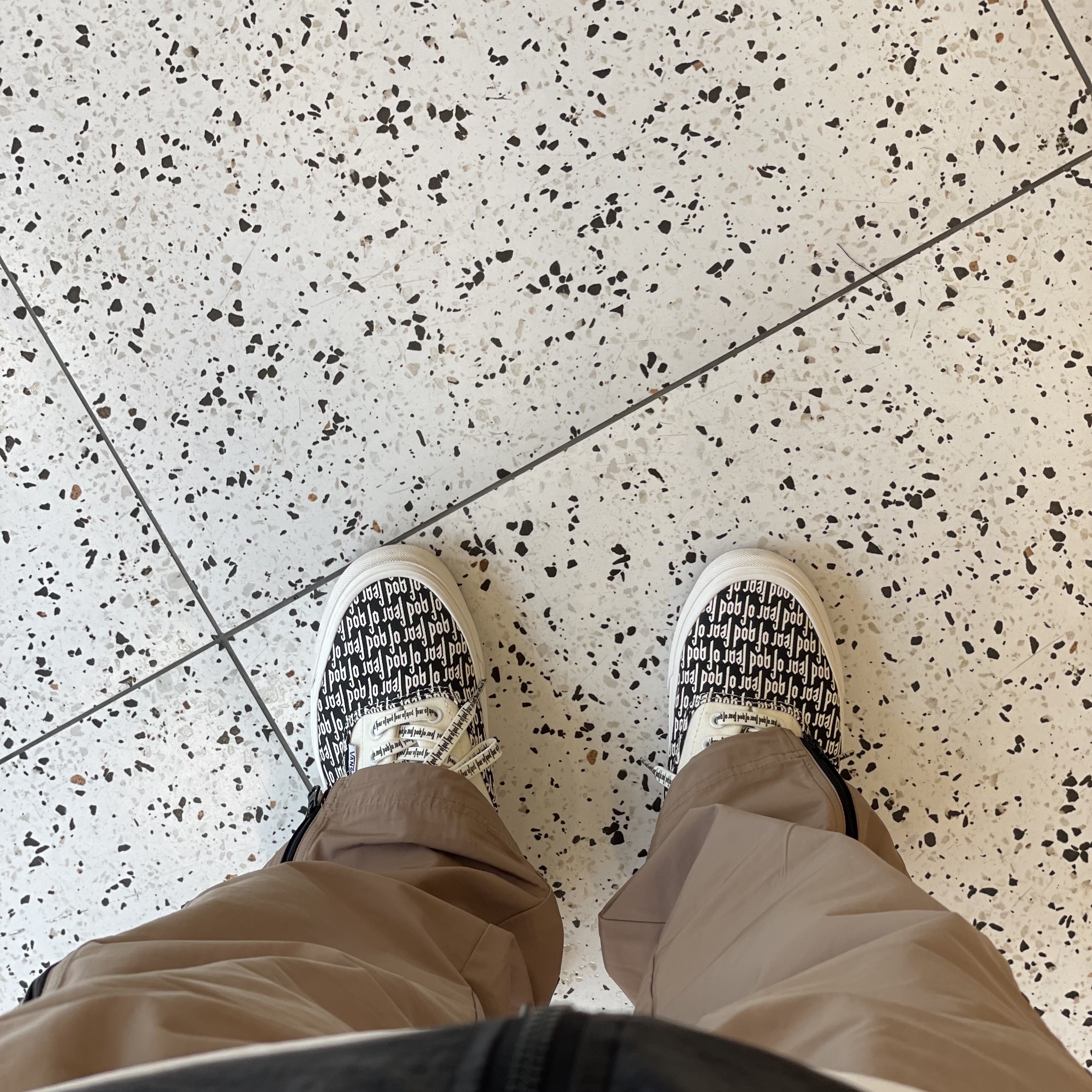 Vans Vault x Fear of God OG Era 95 DX White Black 착용 스타일 - 2