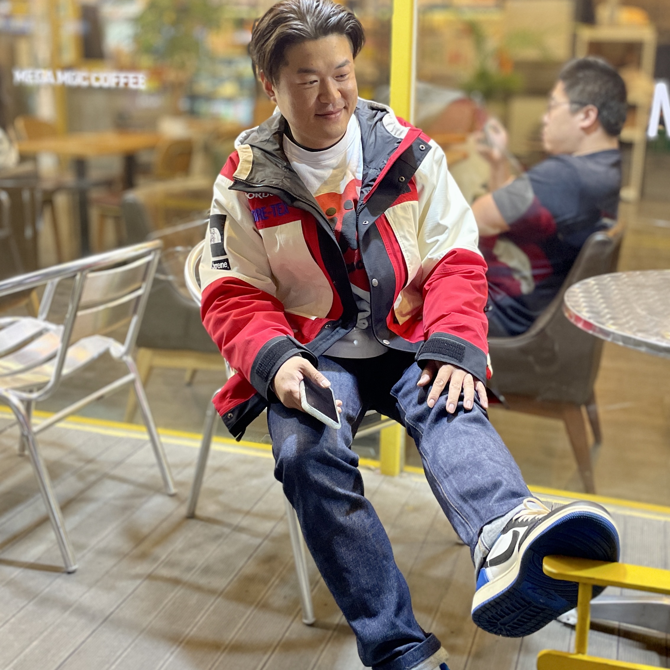 Jordan 1 x Travis Scott x Fragment Retro Low OG SP Military Blue, Stussy x Cactus Plant Flea Market Heart Crew 착용 스타일