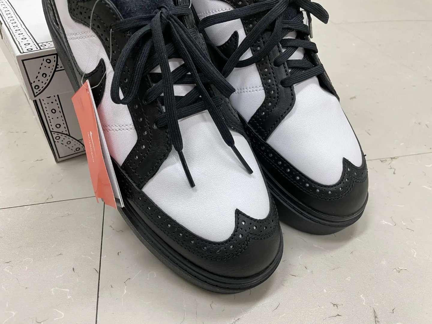 Nike x Peaceminusone Kwondo1 Black and White 착용 스타일 - 3