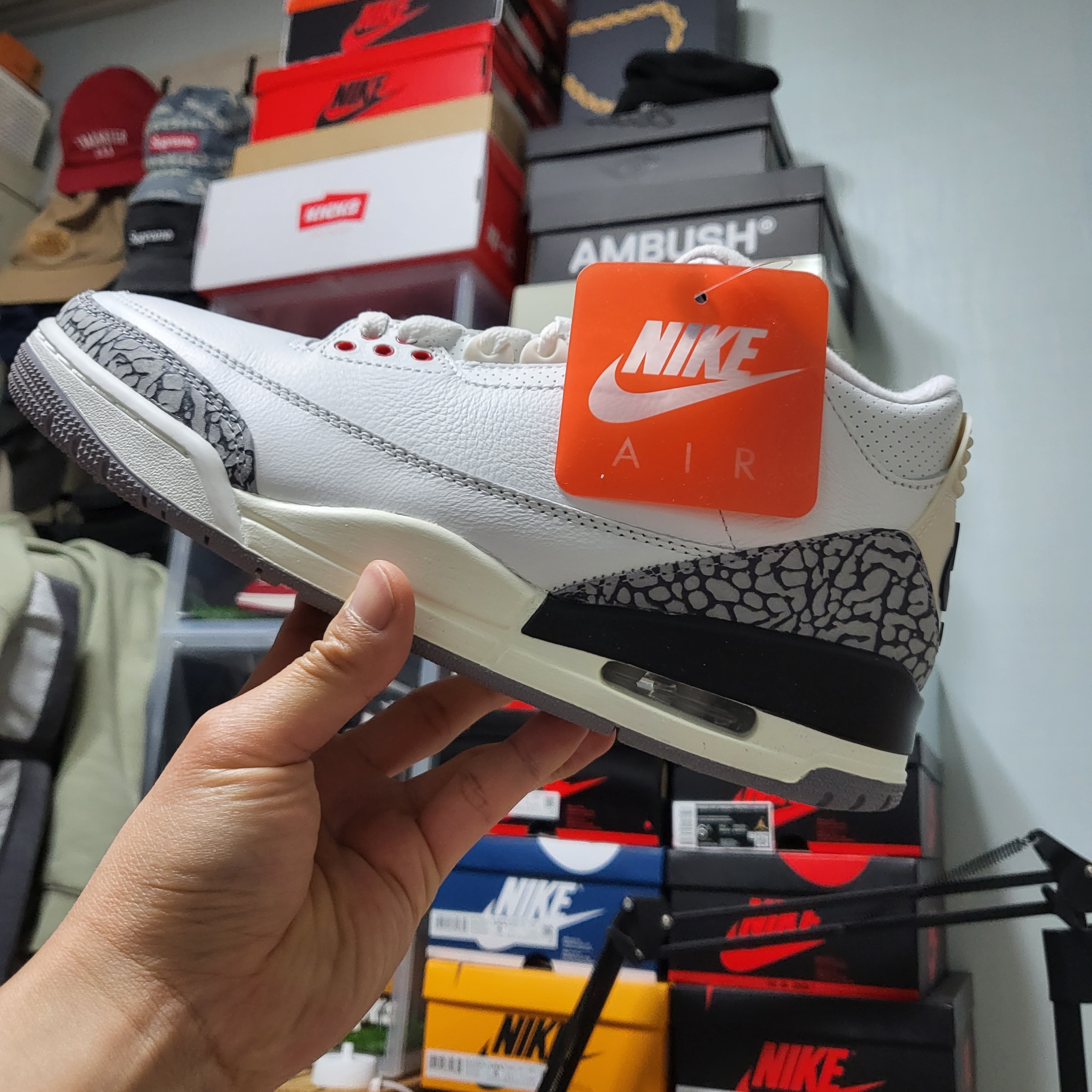 Jordan 3 Retro White Cement Reimagined, Jordan 1 High 85 Black White 착용 스타일 - 2