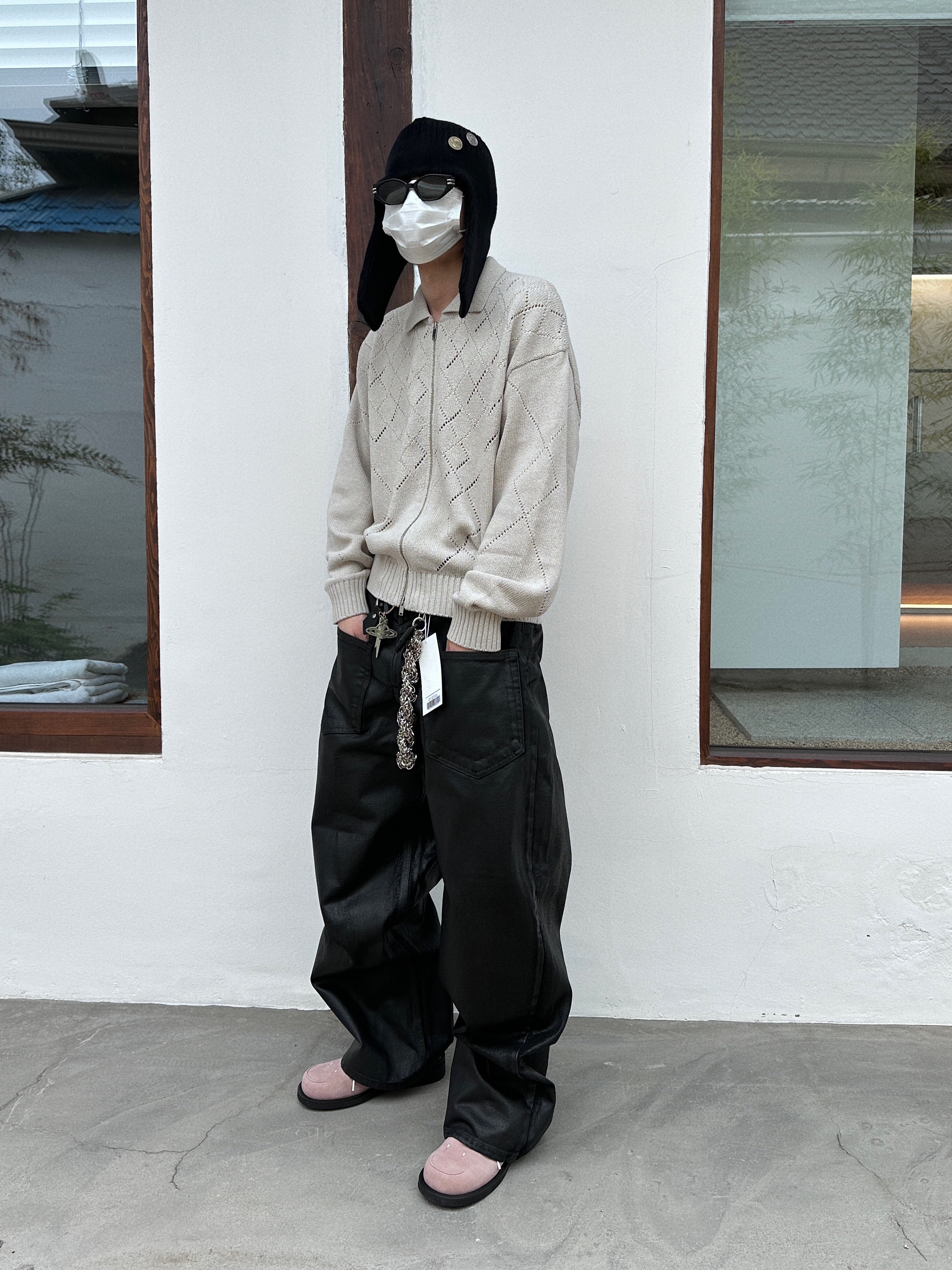 Project G/R Coated Backward Denim Pants Black 착용 스타일 - 3
