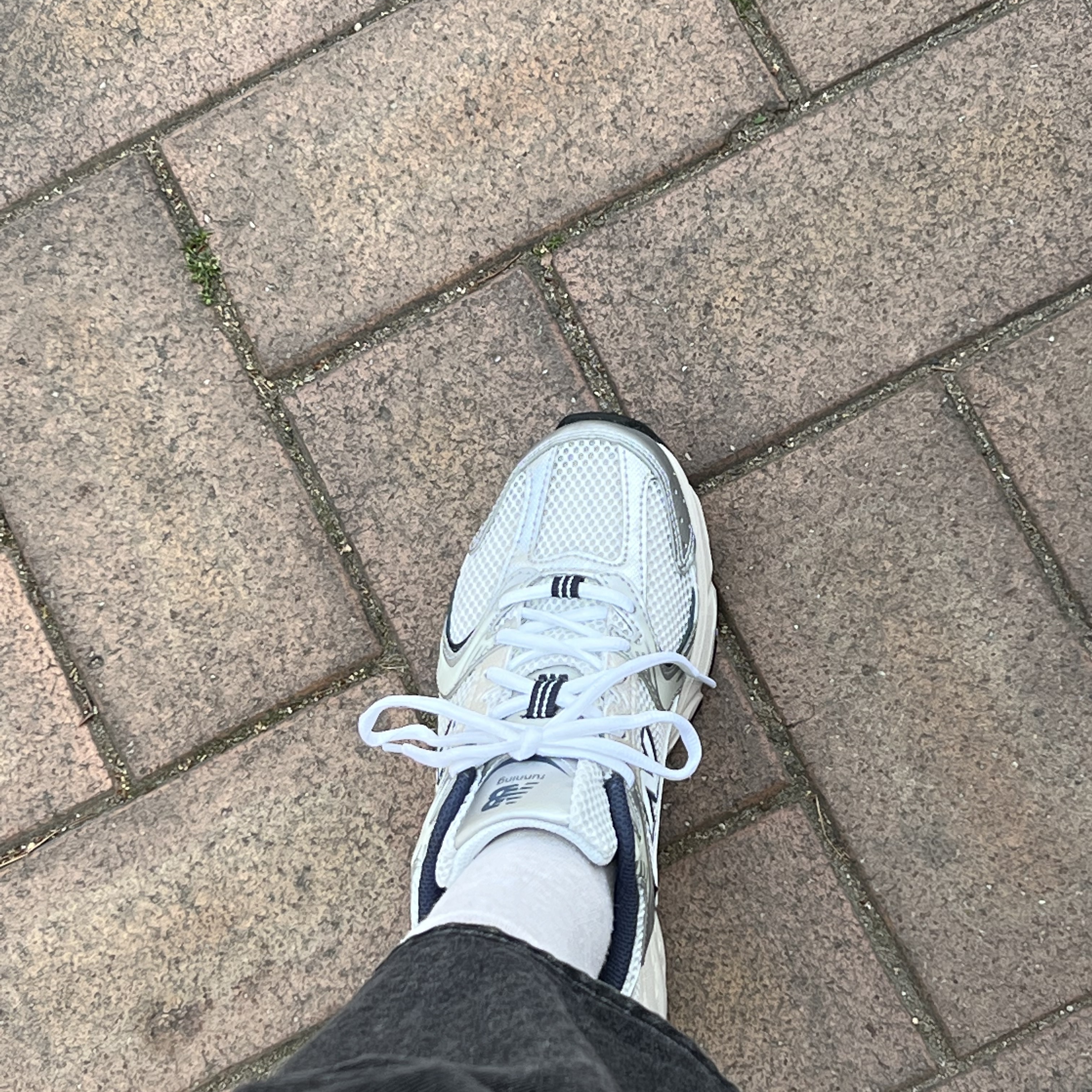 New Balance 530 Steel Grey 착용 스타일 - 2