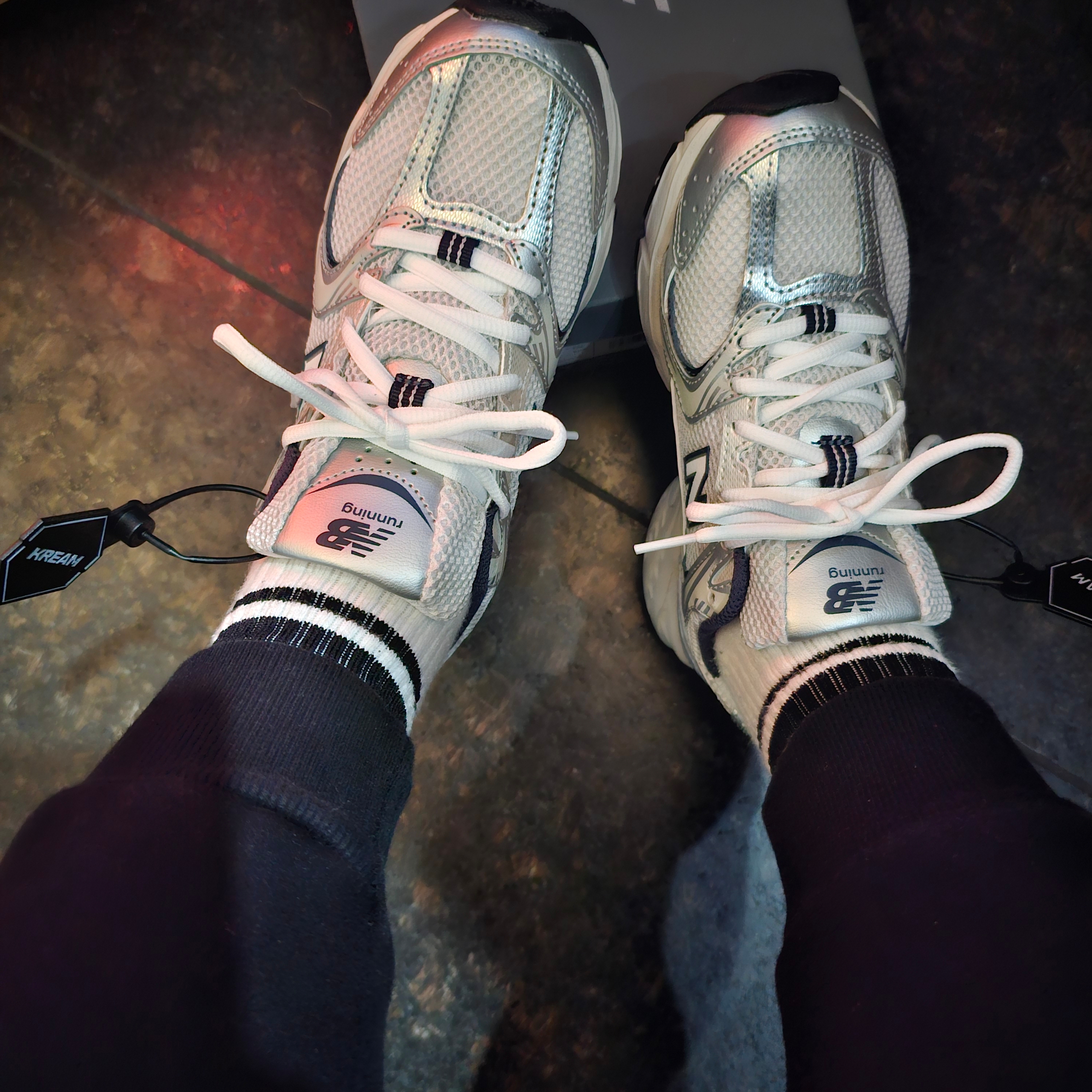 New Balance 530 Steel Grey 착용 스타일 - 3