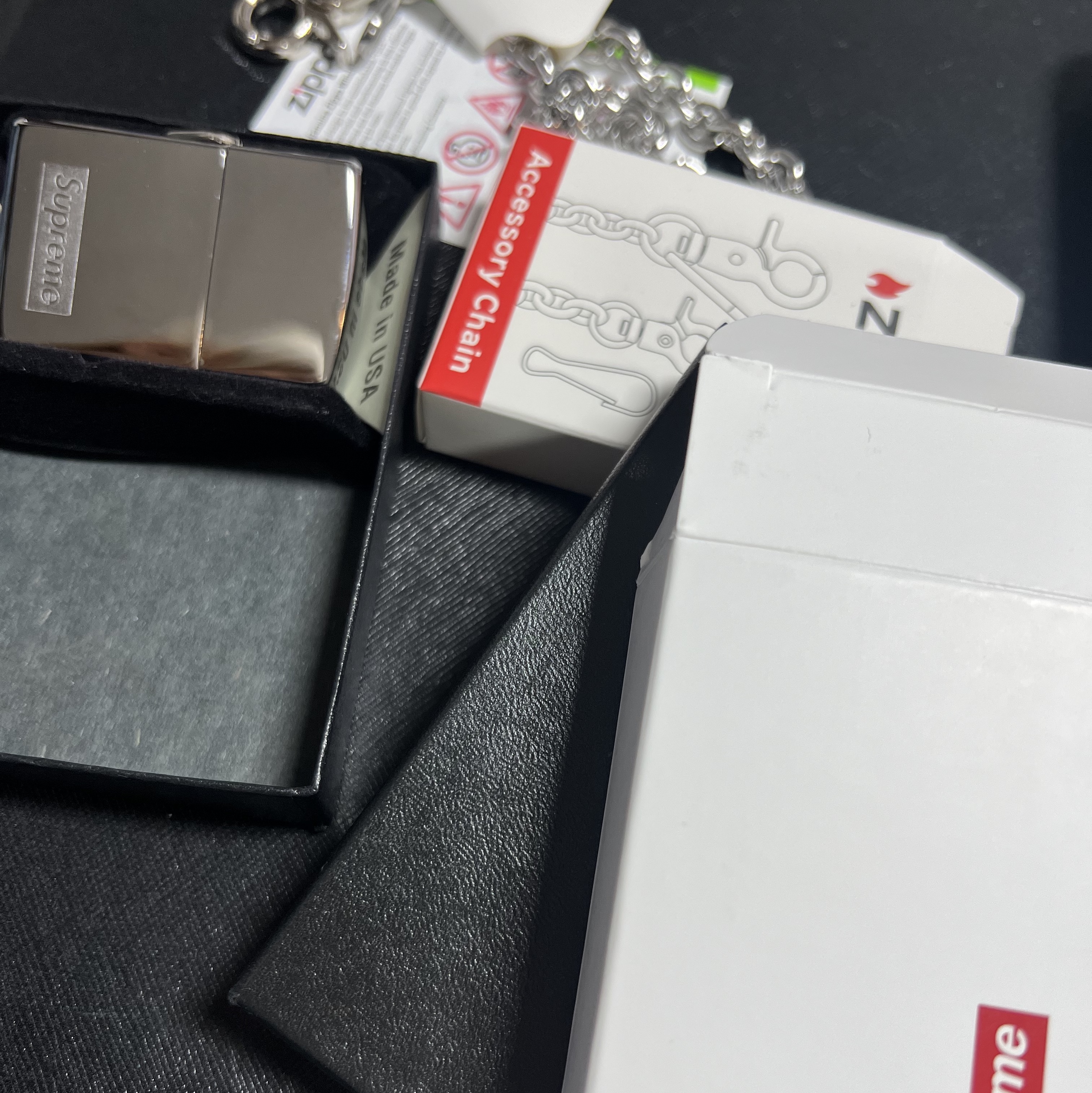 Supreme Chain Zippo Silver - 23SS 착용 스타일