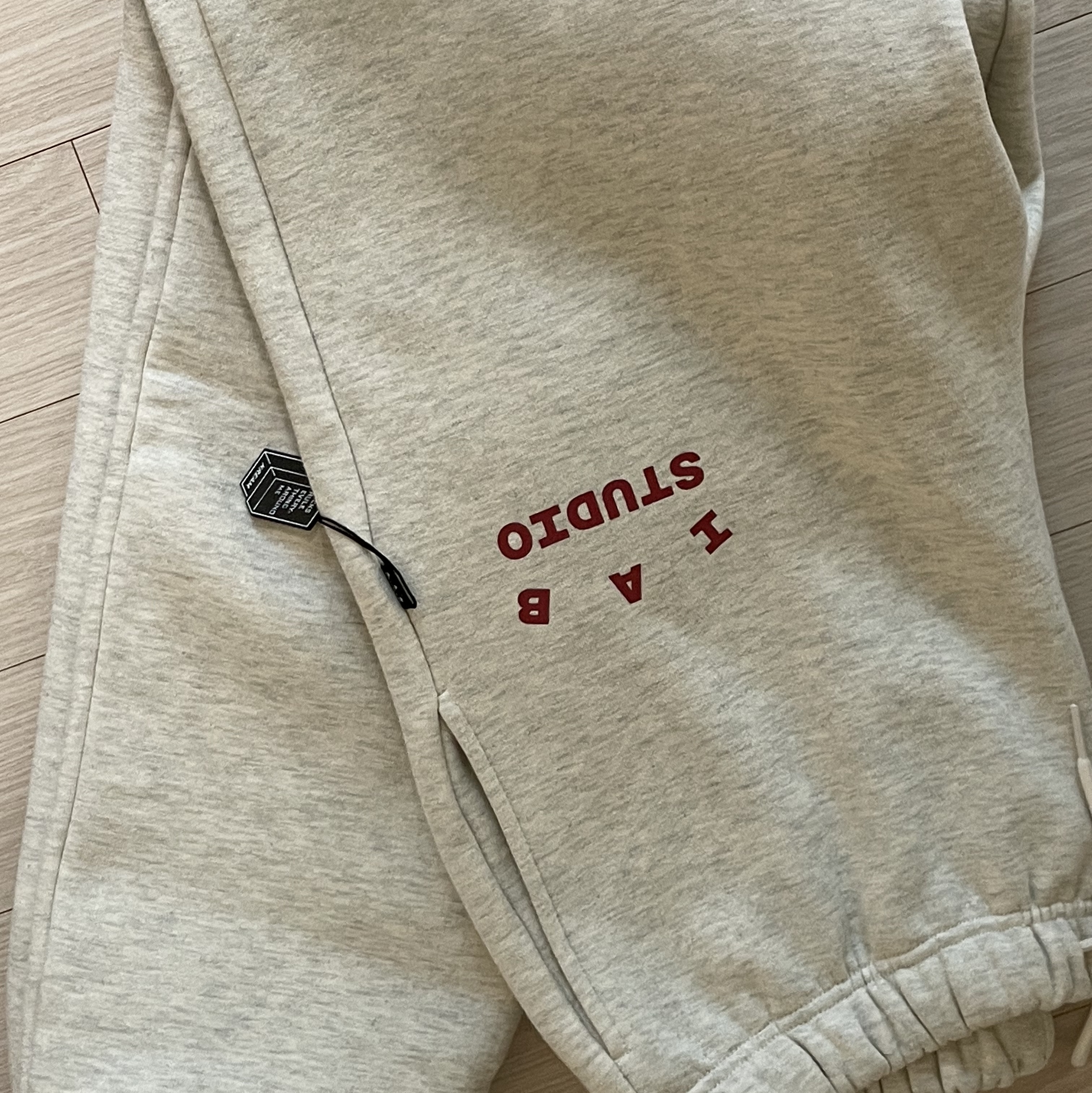 IAB Studio Sweatpants Oatmeal Burgundy - 23SS 착용 스타일