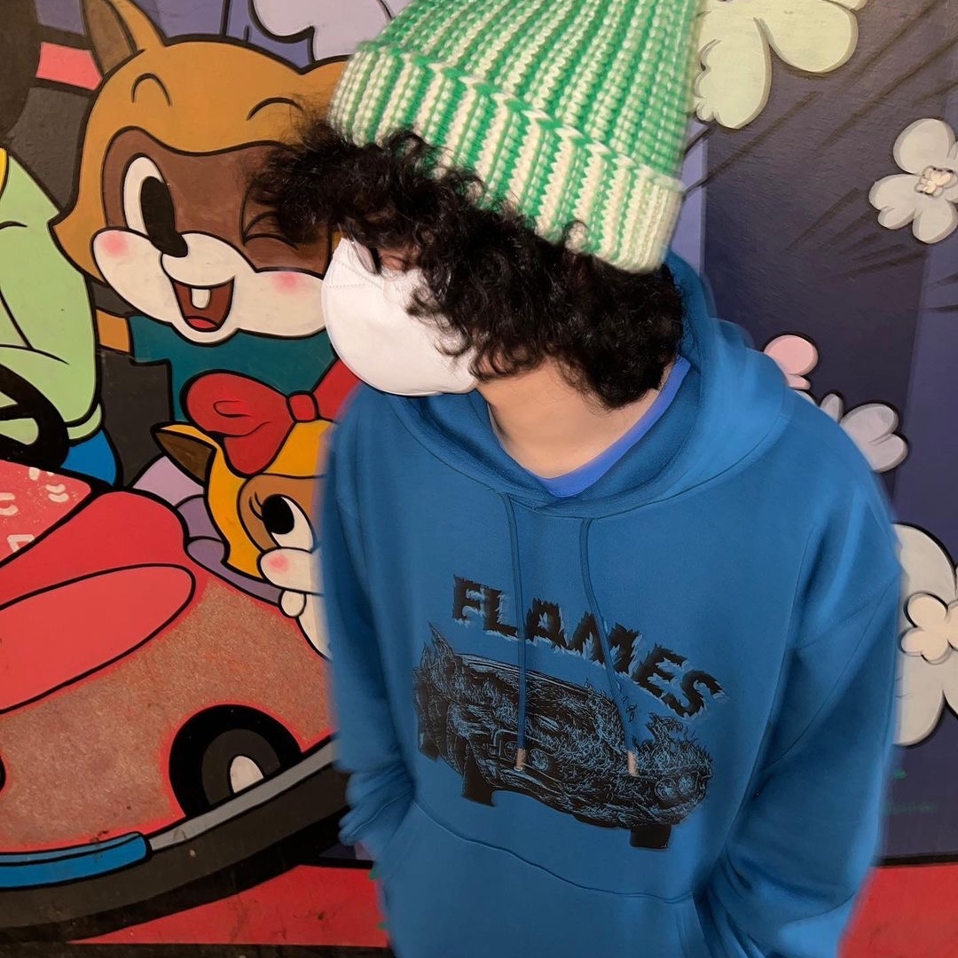 Thevinylhouse Flames Car Hoodie Blue 착용 스타일 - 3