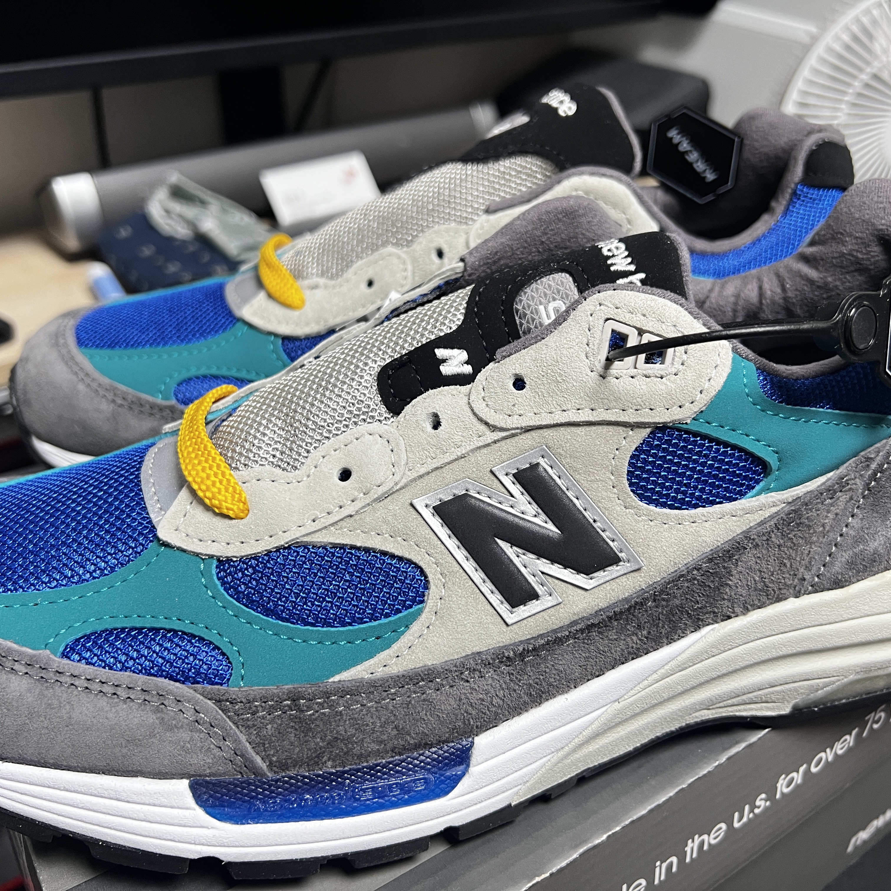 New Balance x Billy's 992 Made in USA Grey Blue Teal 착용 스타일 - 2