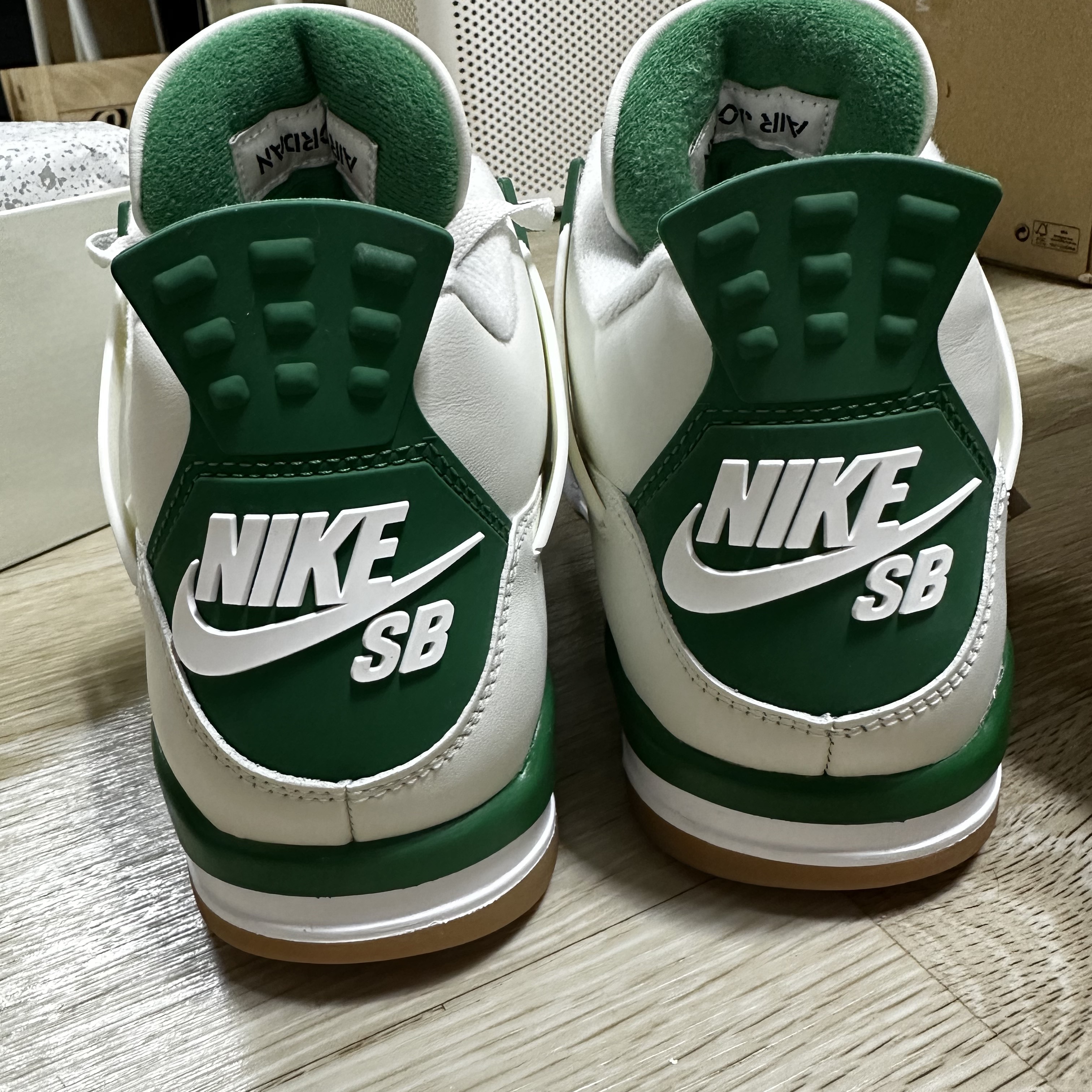 Jordan 4 x Nike SB Retro SP Pine Green 착용 스타일 - 2