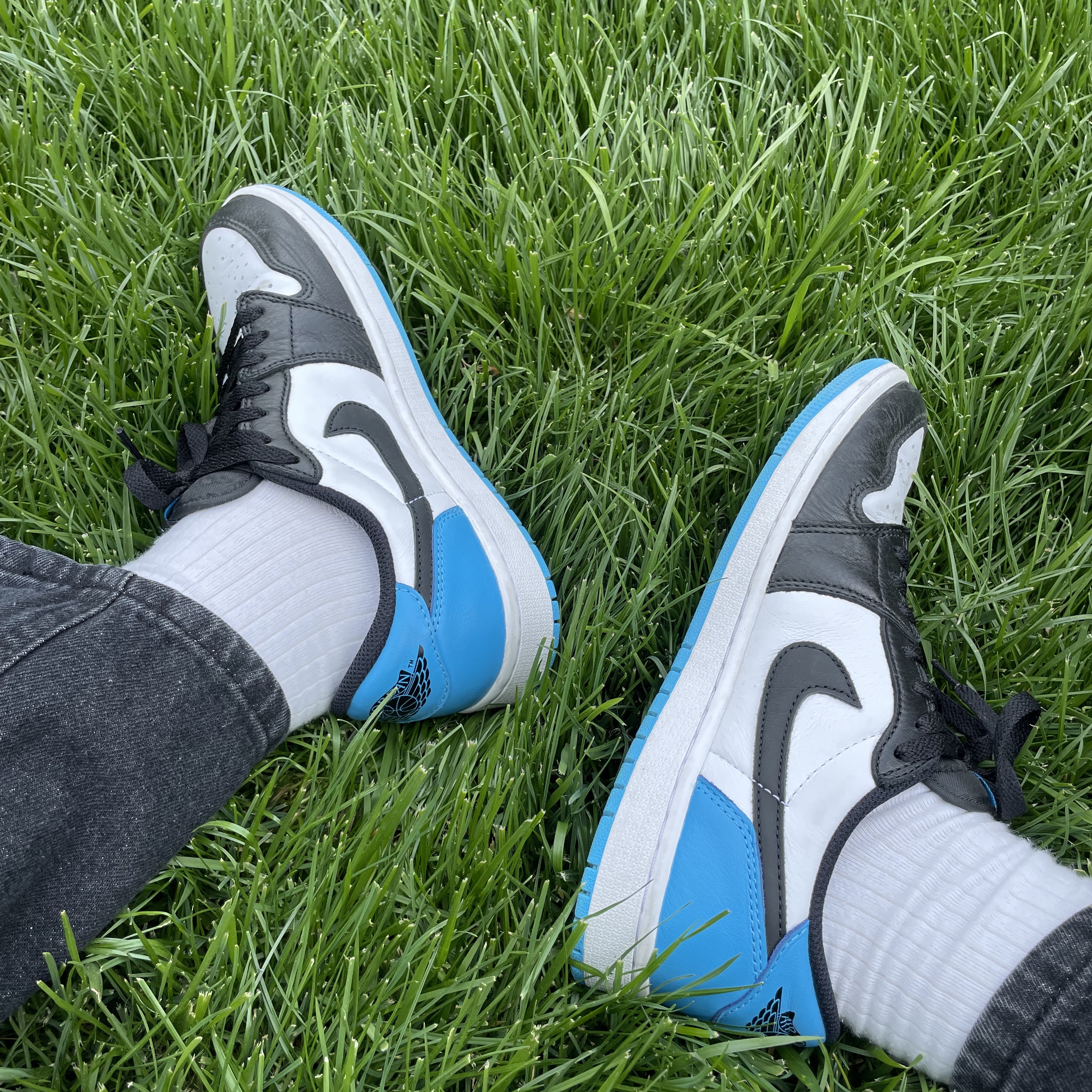 Jordan 1 Retro Low OG Black and Dark Powder Blue 착용 스타일