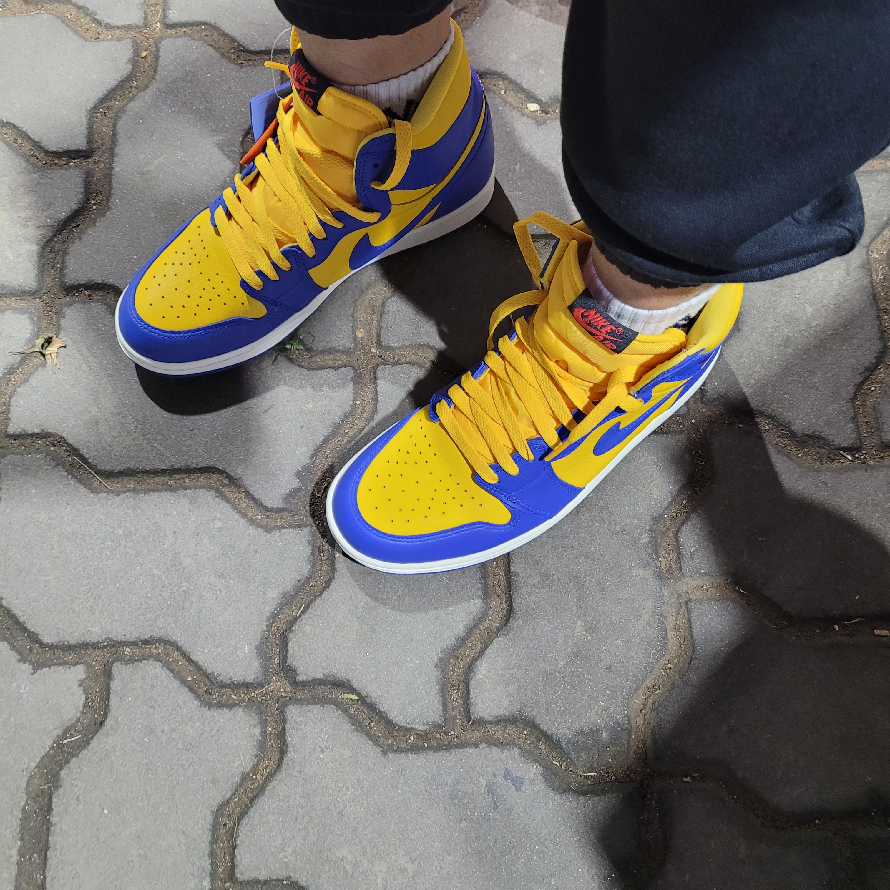 (W) Jordan 1 Retro High OG Game Royal and Varsity Maize 착용 스타일 - 3