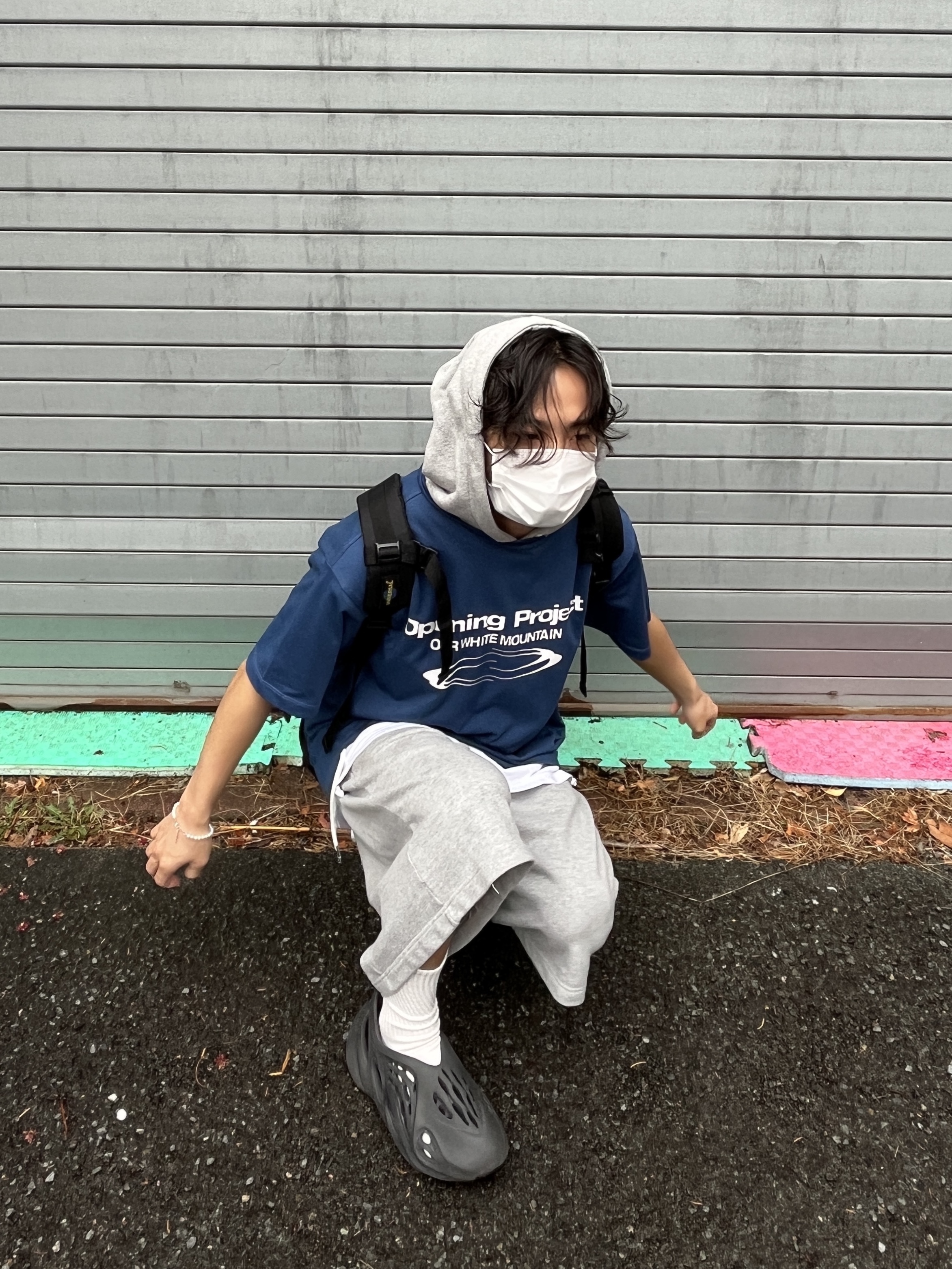 Opening Project Identity T-Shirt Blue, Adidas Yeezy Foam RNNR Onyx 착용 스타일 - 2