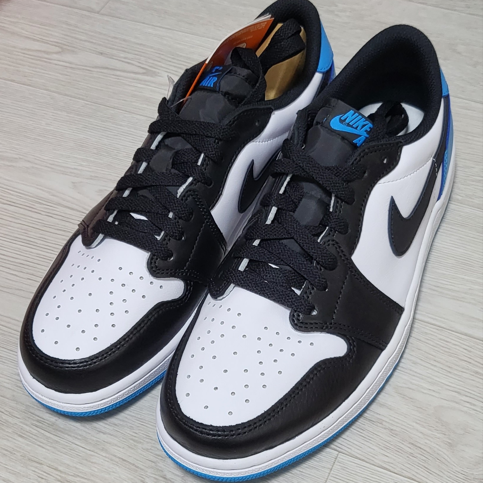 Jordan 1 Retro Low OG Black and Dark Powder Blue, Jordan 1 Retro Low OG Mystic Navy 착용 스타일 - 1