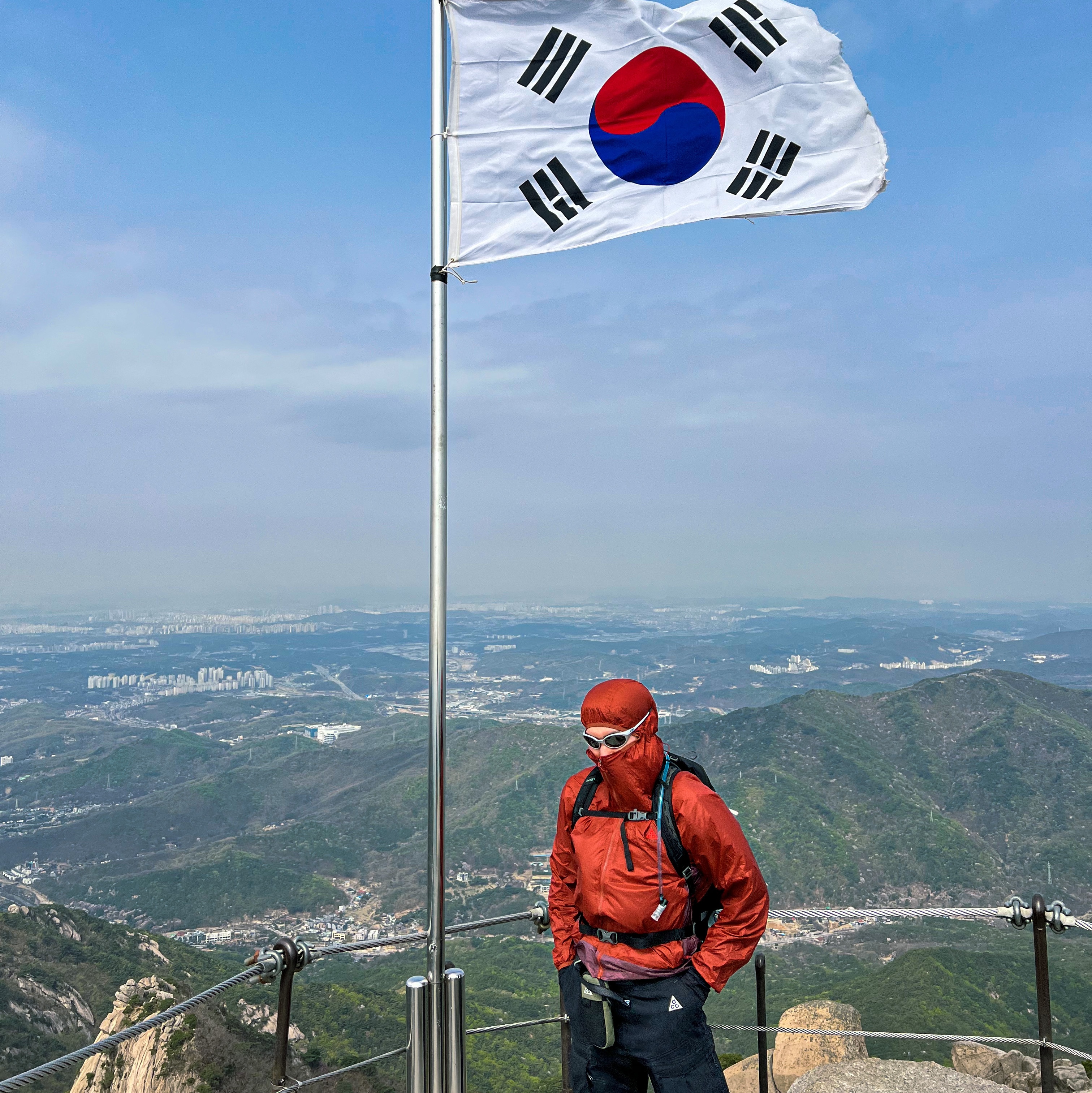 Nike ACG Cinder Cone Windproof Jacket Red Stone - Asia, Nike ACG Smith Summit Cargo Pants Black Summit White - Asia 착용 스타일
