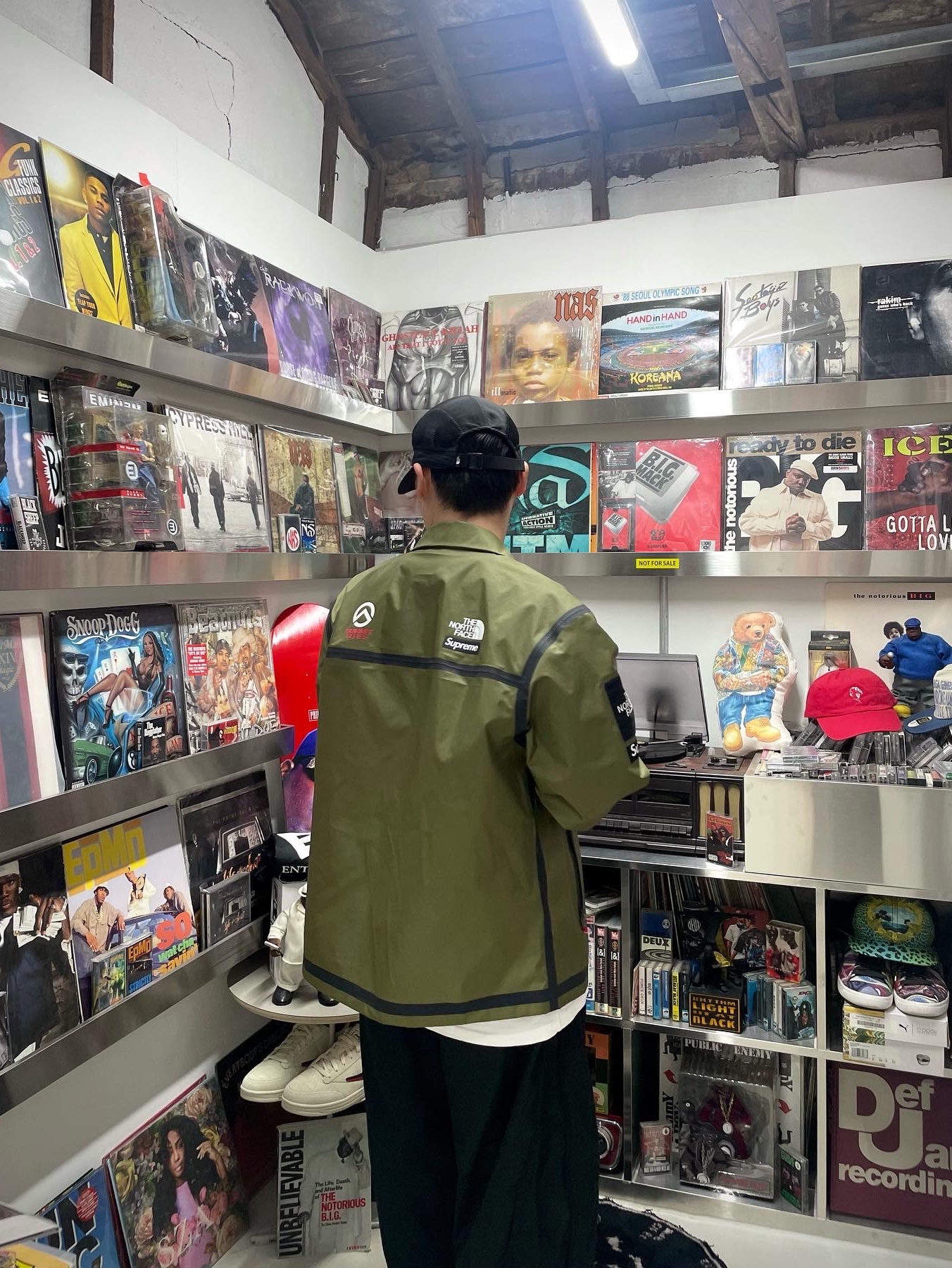 Supreme x The North Face Summit Series Outer Tape Seam Coaches Jacket Olive - 21SS, Supreme x The North Face Sunshield Camp Cap Black - 20SS 착용 스타일 - 3