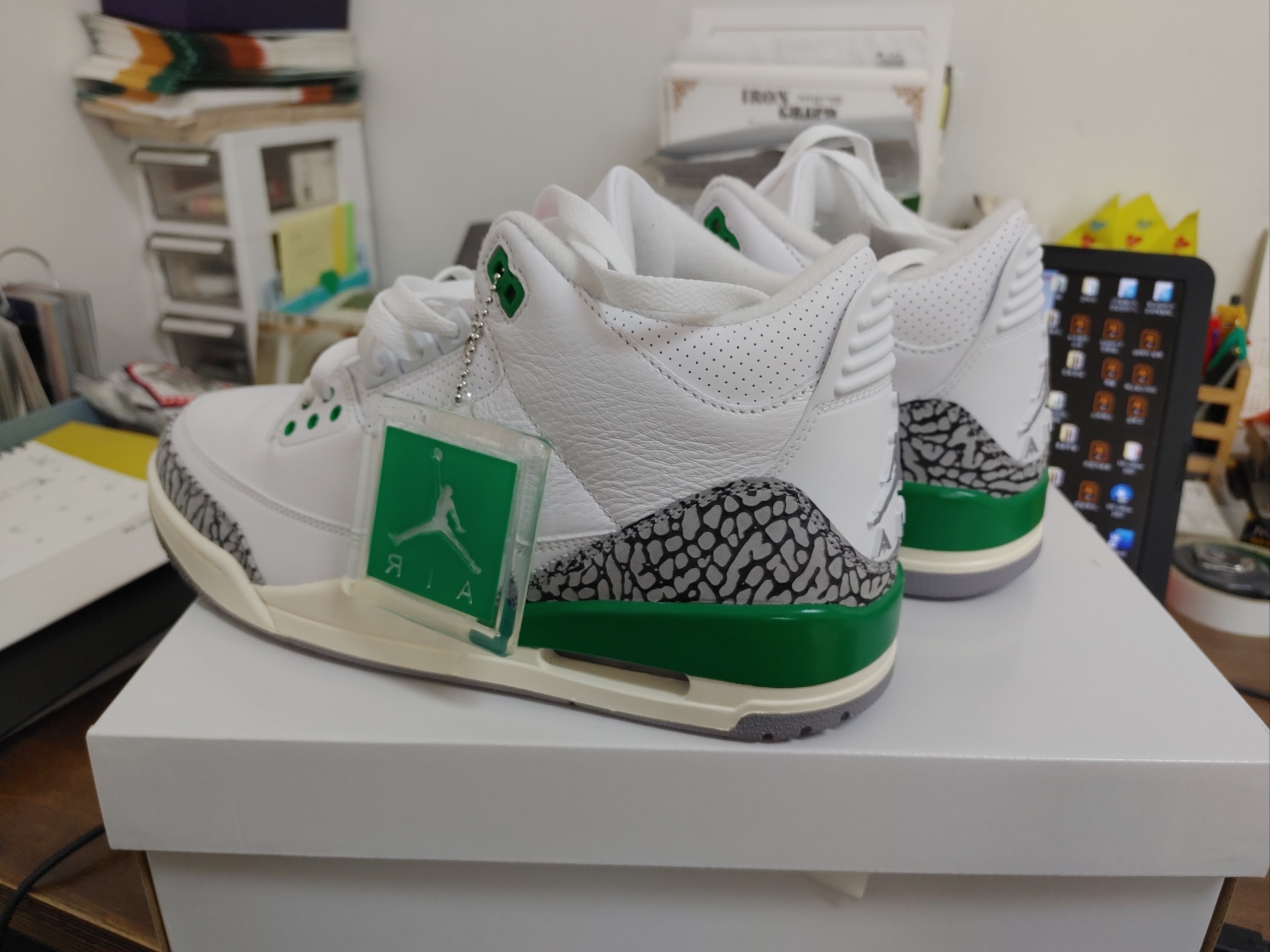 (W) Jordan 3 Retro Lucky Green 착용 스타일 - 2