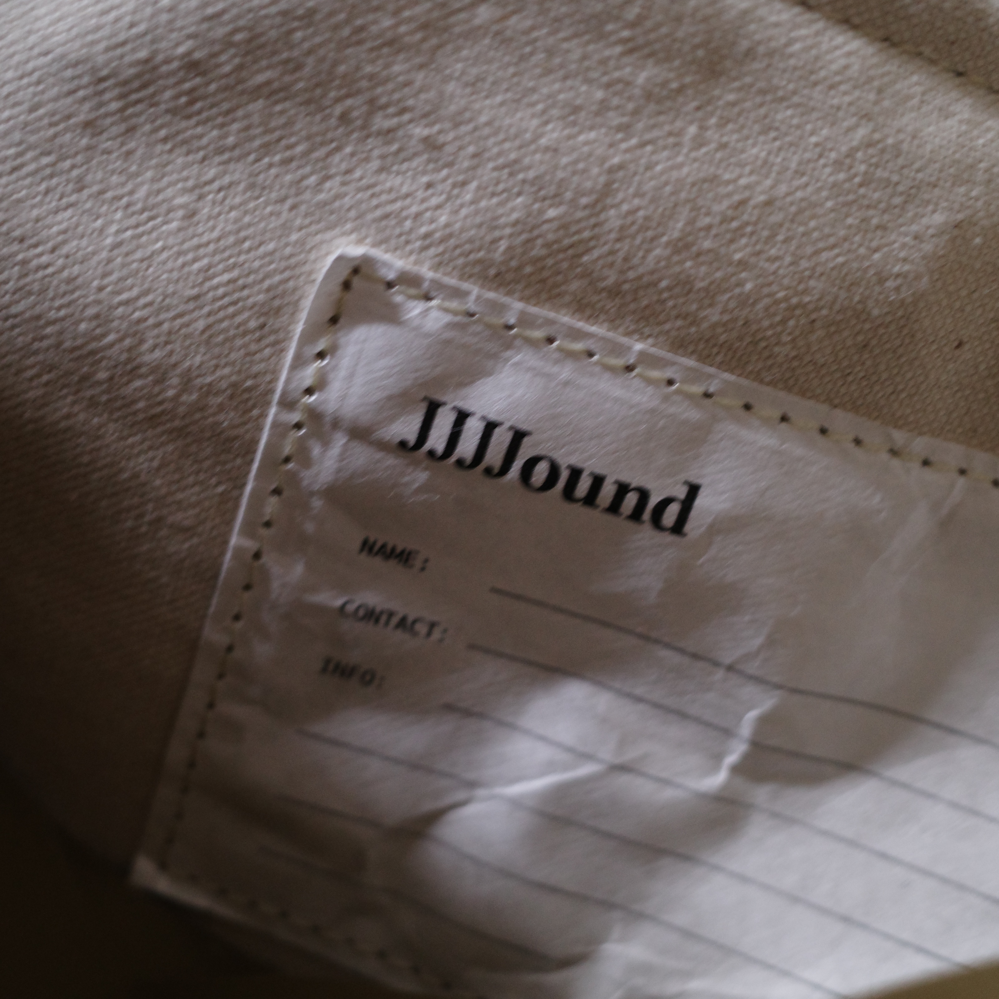 Porter x JJJJound Passport Bag L Off White 착용 스타일 - 4