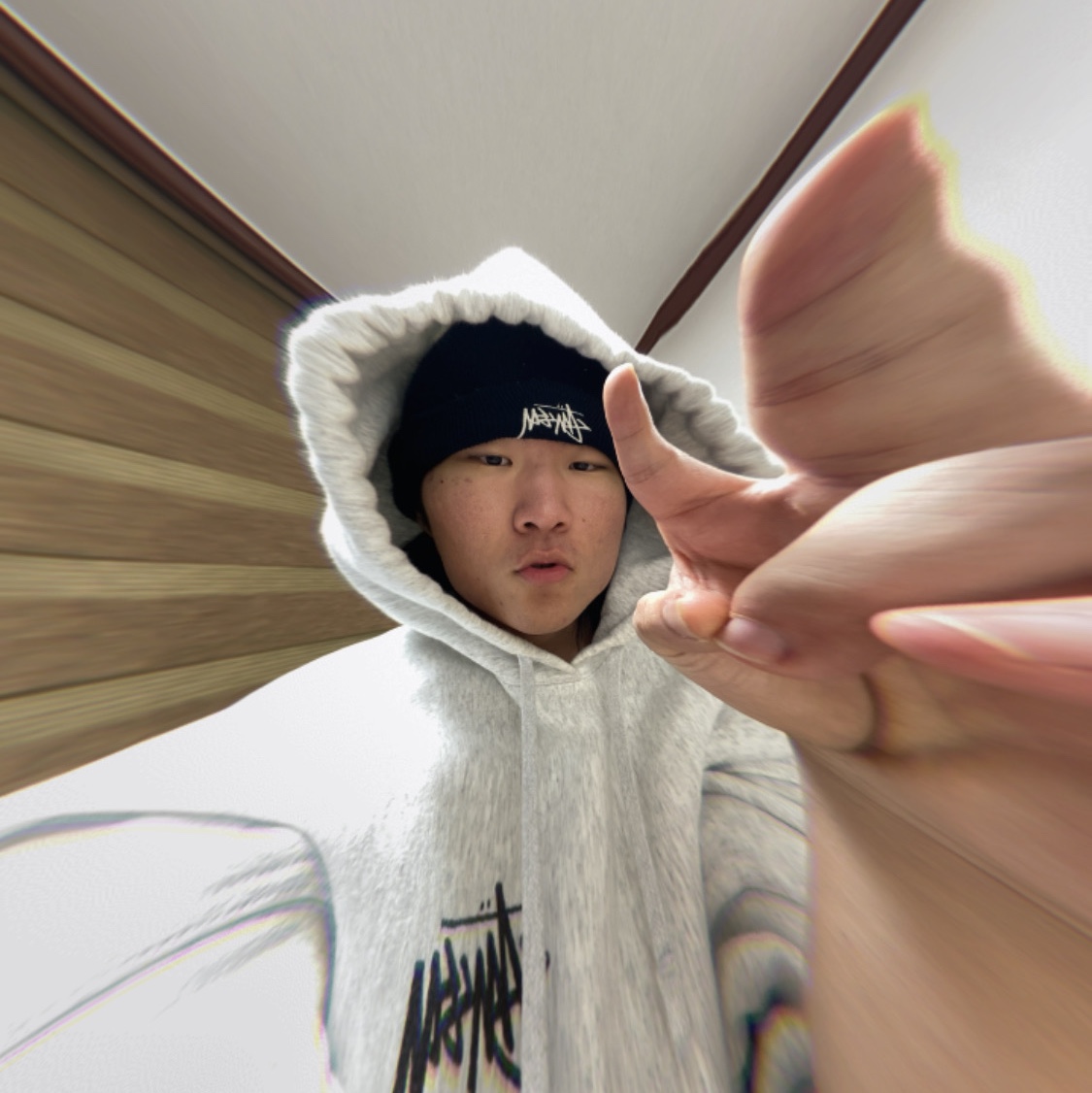 Stussy World Tour Hoodie Ash Heather 2022 착용 스타일 - 2