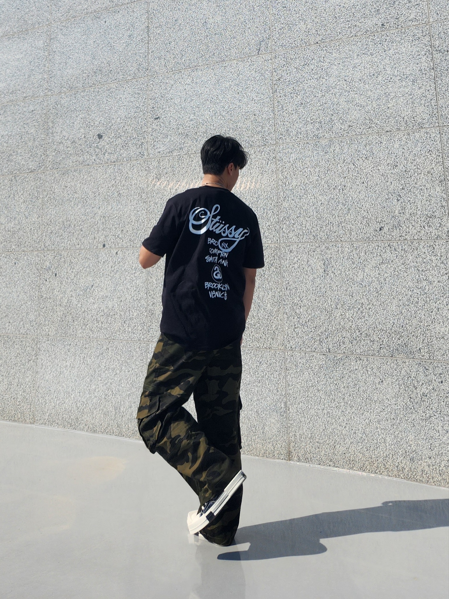 Stussy World Tour T-Shirt Black, Converse x Drkshdw Turbodrk Chuck 70 Hi Black Lacquered Denim 착용 스타일