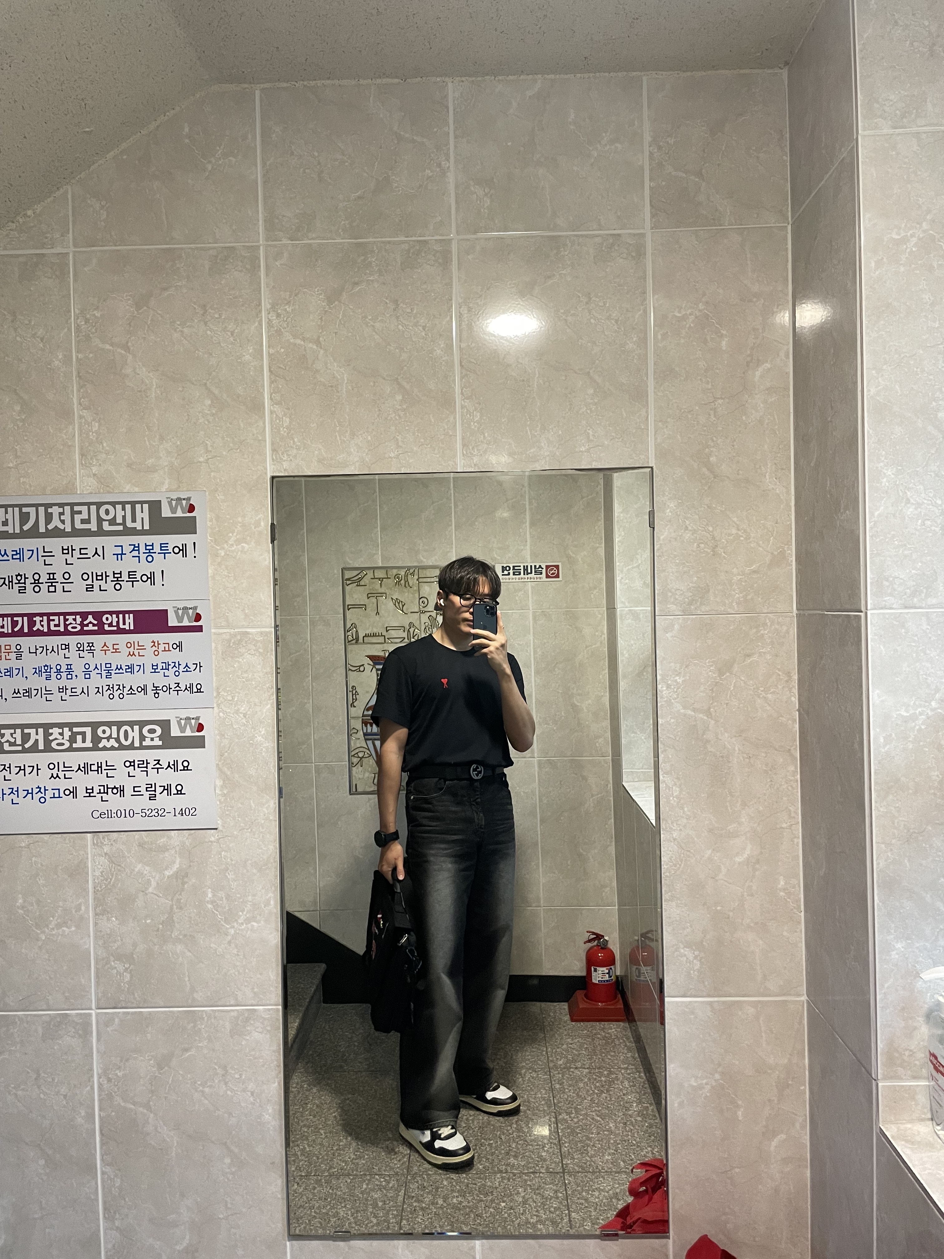 AMI de Coeur T-Shirt Black, Gucci Interlocking G Buckle Signature Leather Belt Black 착용 스타일