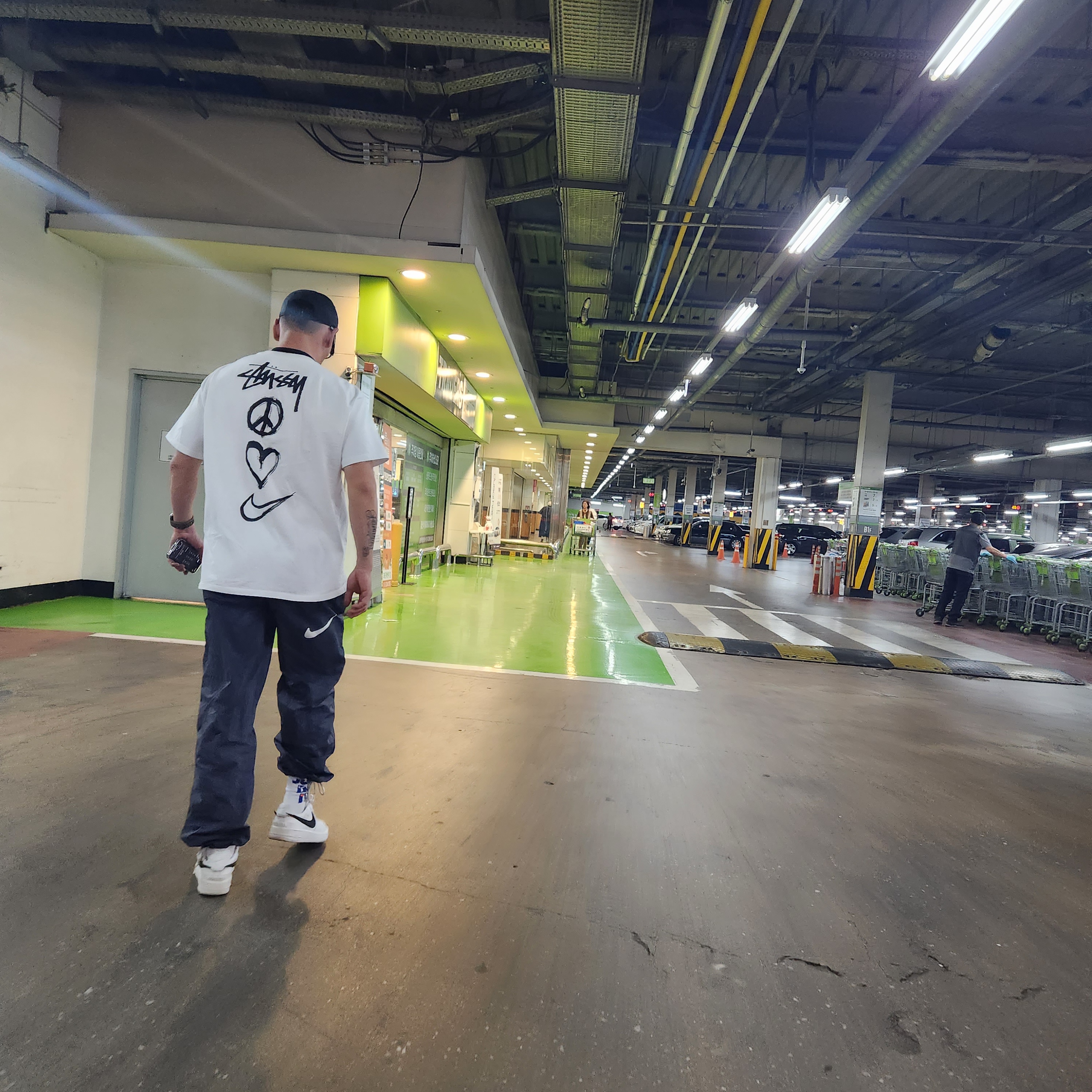 Nike x Stussy NRG RA T-Shirt Summit White (DM4943-121), Nike x Stussy Beach Pants Off Noir 착용 스타일