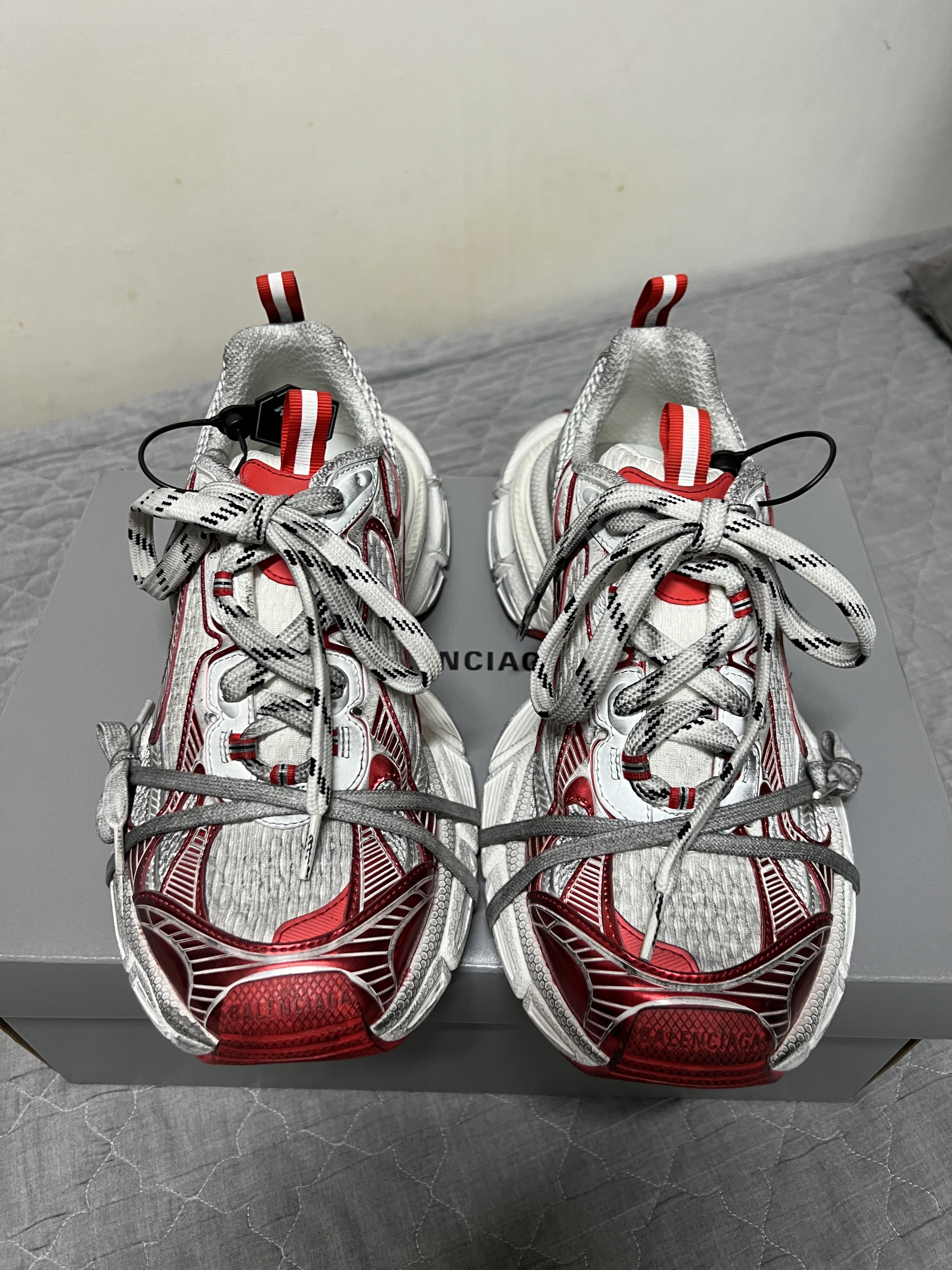 Balenciaga 3XL Sneakers White Red 착용 스타일 - 3