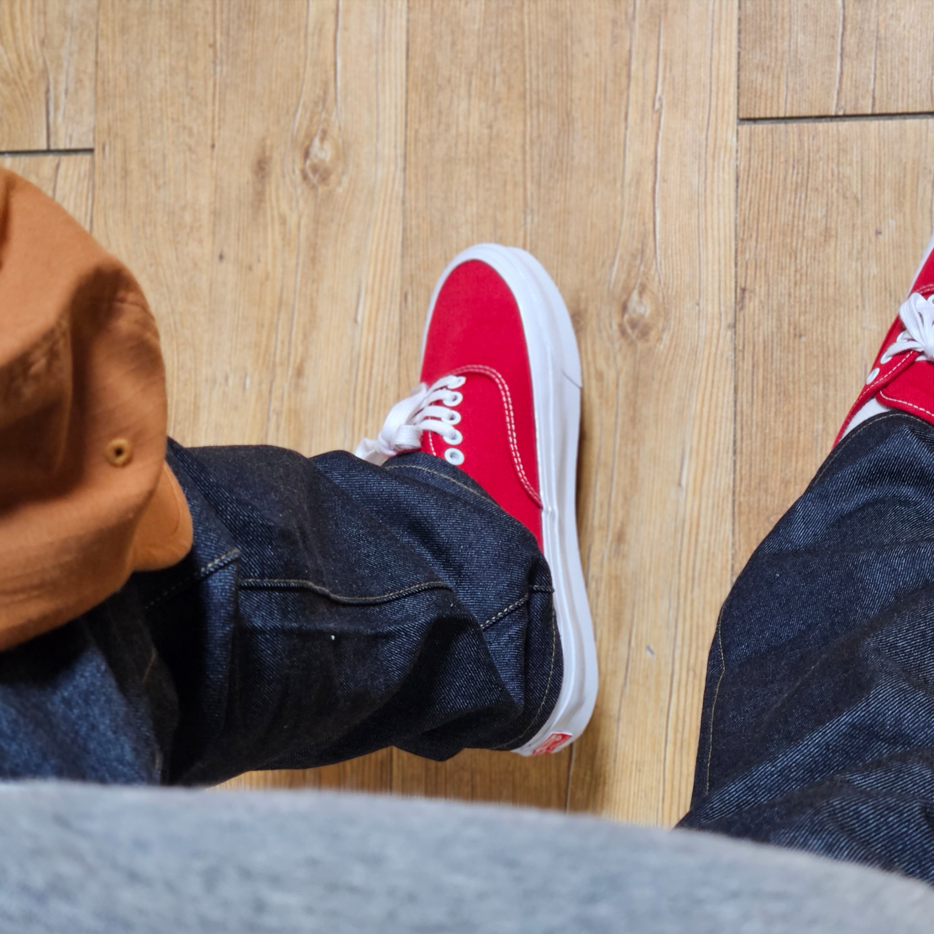 Vans Vault OG Authentic LX Red 착용 스타일 - 3