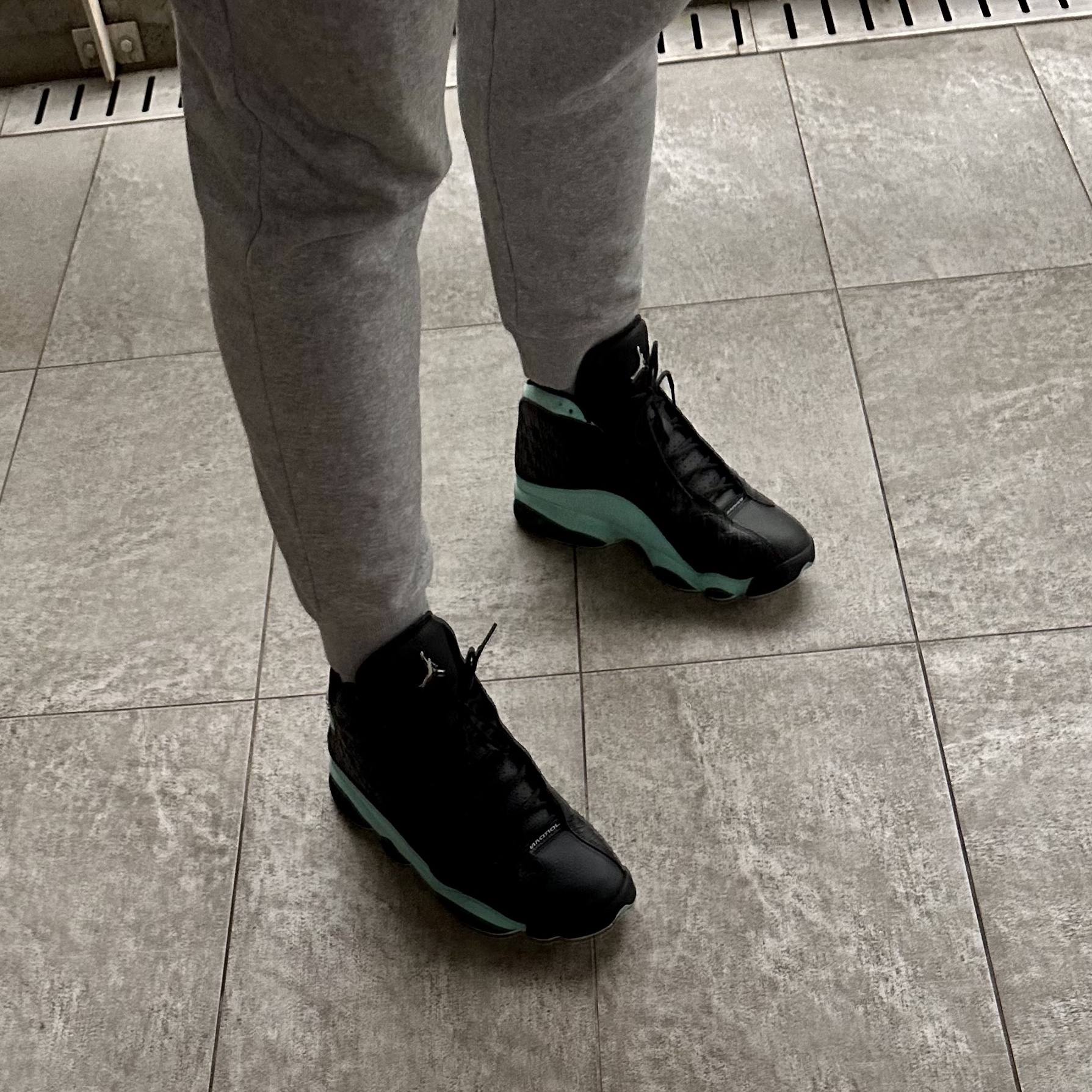 Jordan 13 Retro Black Island Green 착용 스타일