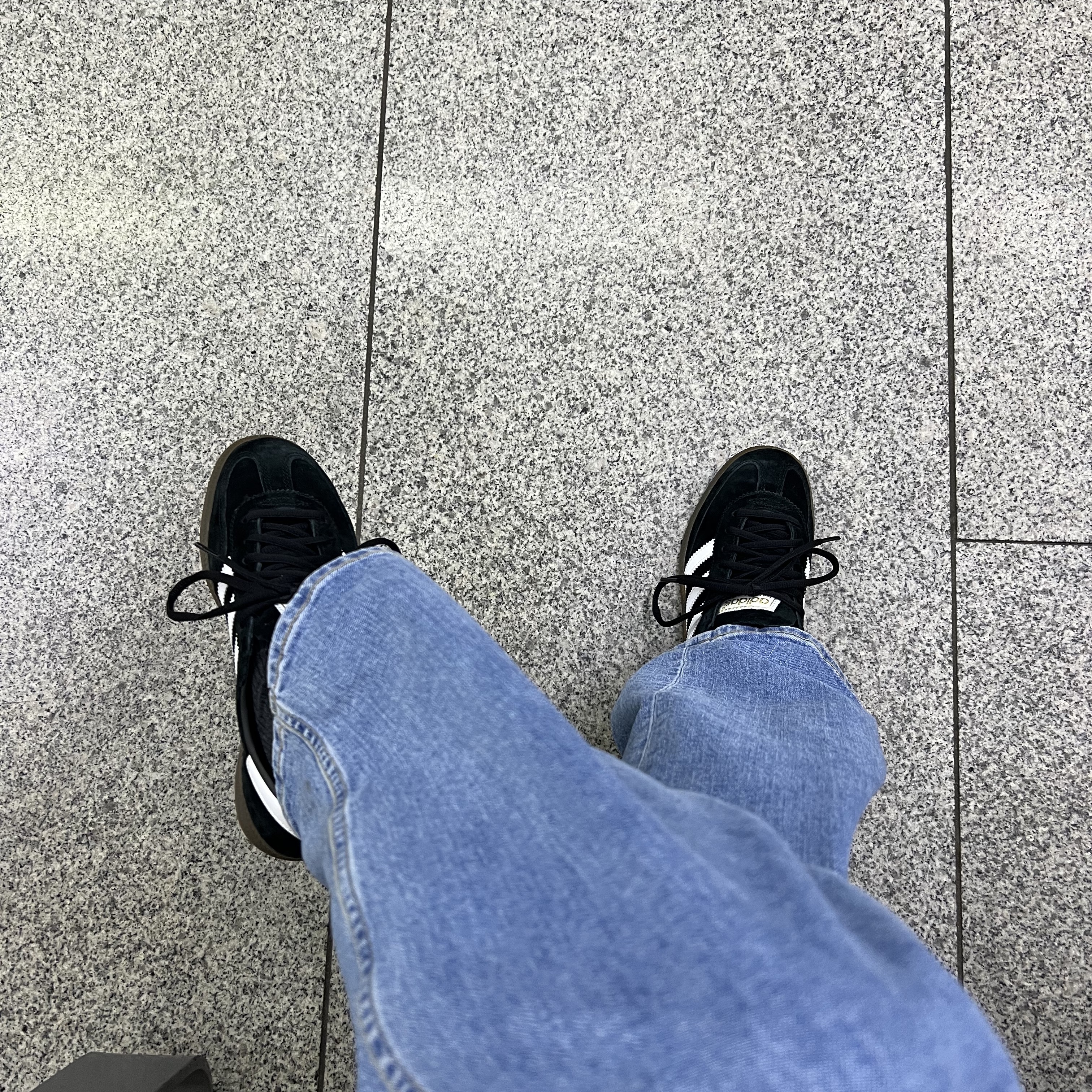 Adidas Spezial Handball Core Black 착용 스타일