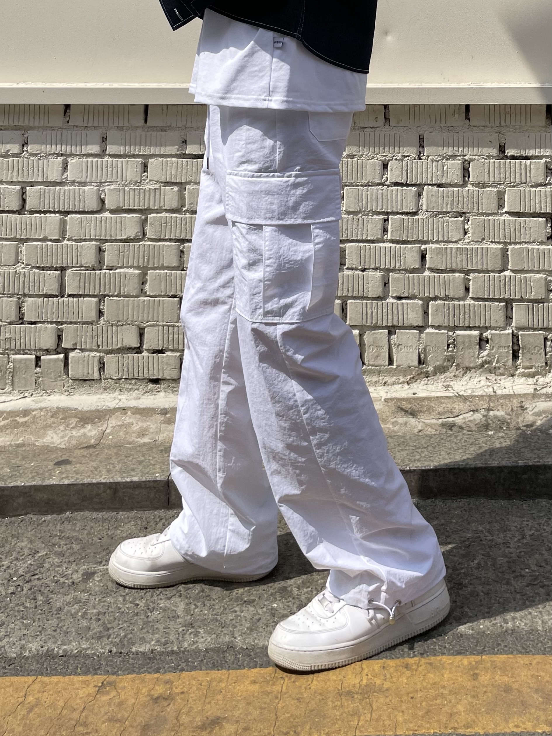 A.P.C. Laure Tote Bag Blue, Nike Air Force 1 '07 Low White 착용 스타일 - 5