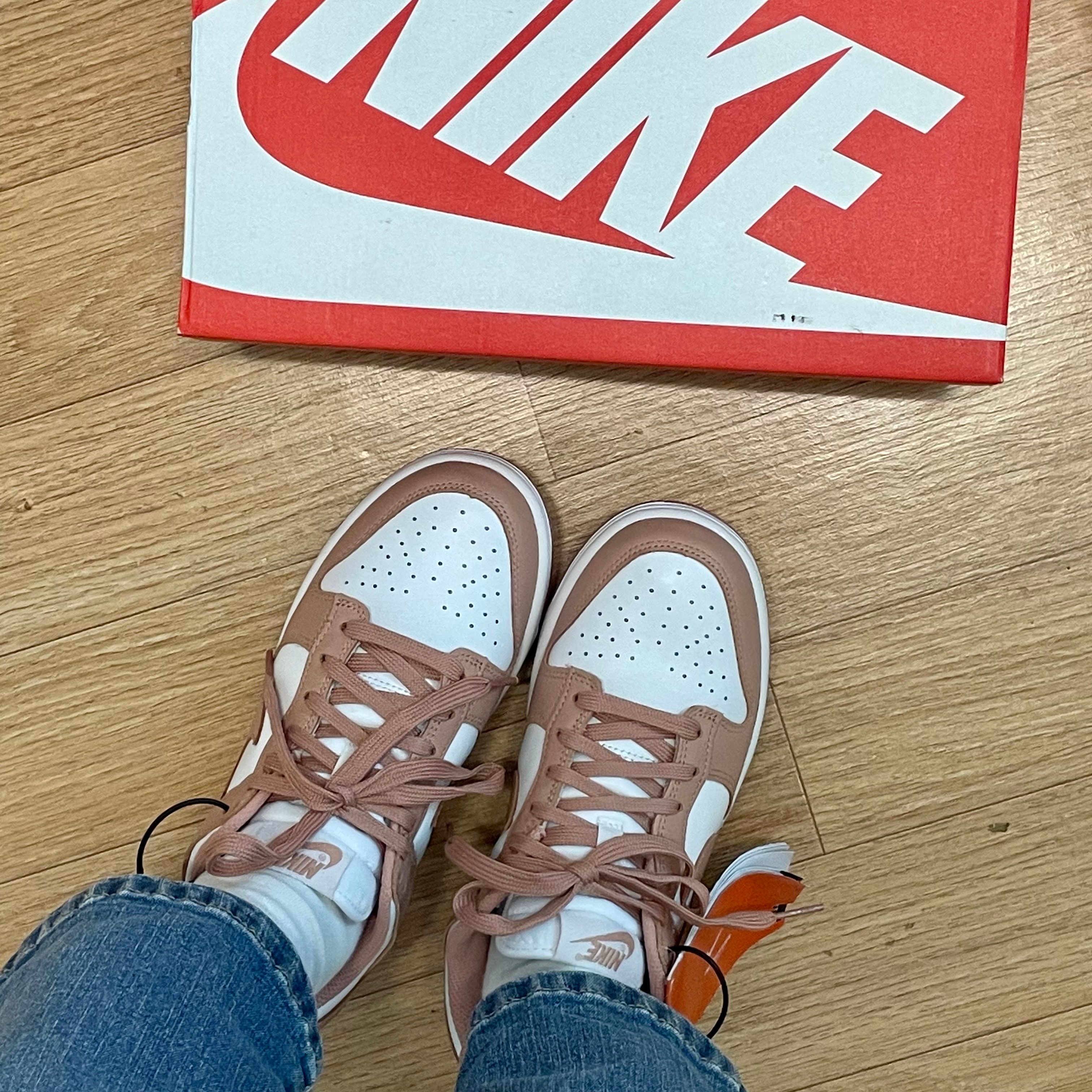 (W) Nike Dunk Low Rose Whisper 착용 스타일 - 2