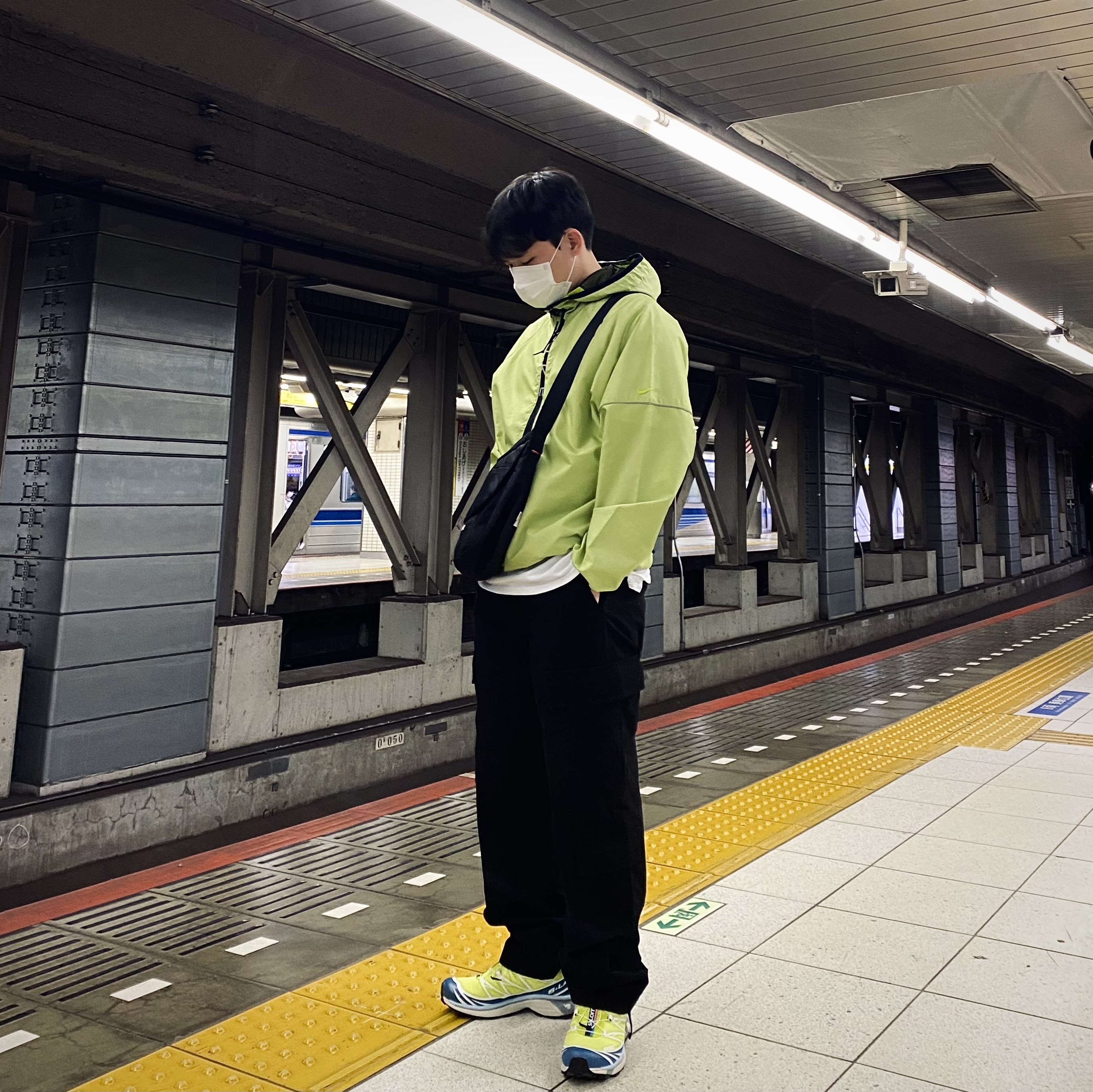 Stussy Ripstop Surplus Cargo Pants Black, Salomon XT-6 ADV Evening Primrose 착용 스타일 - 2
