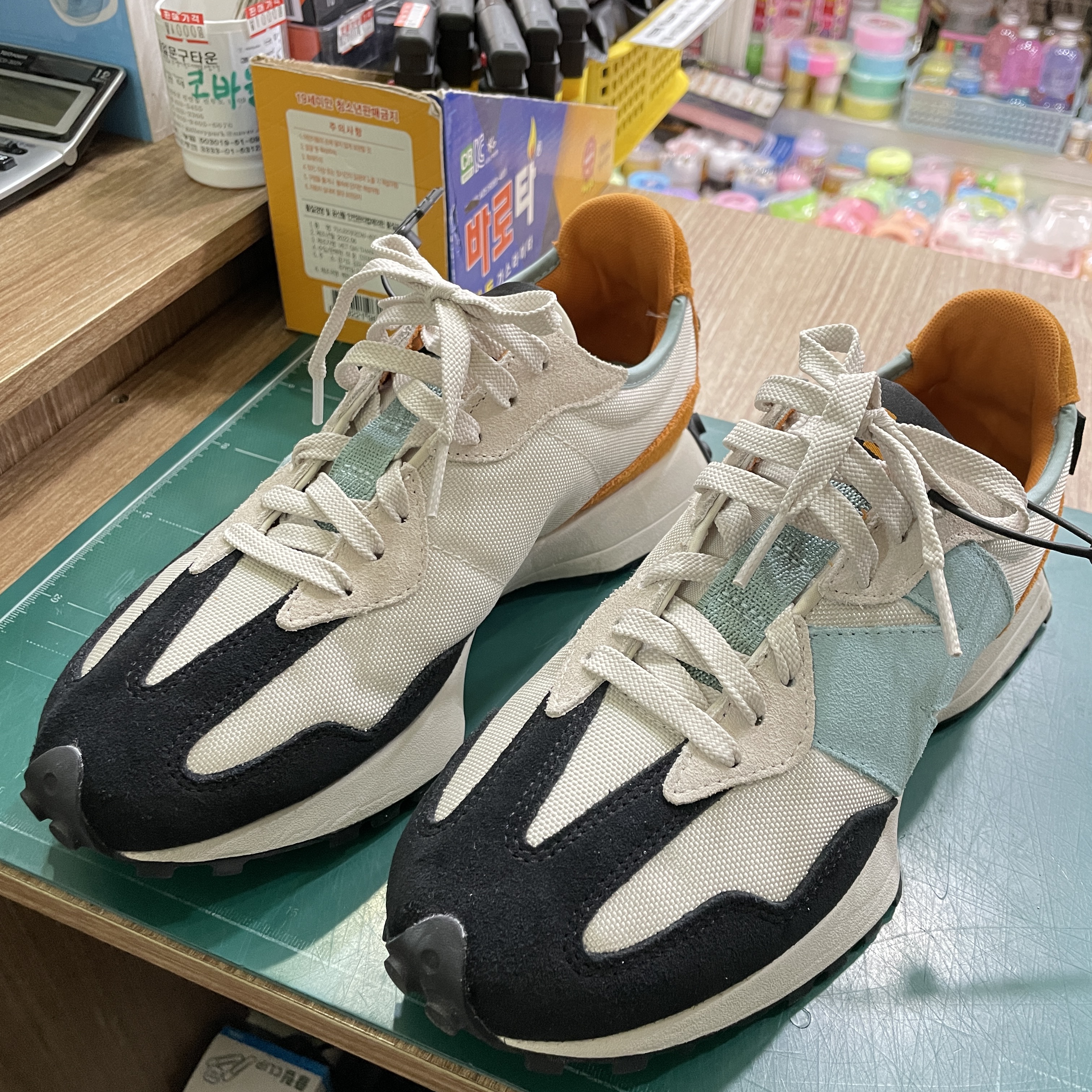 New Balance 327 Moonbeam Blue 착용 스타일 - 1
