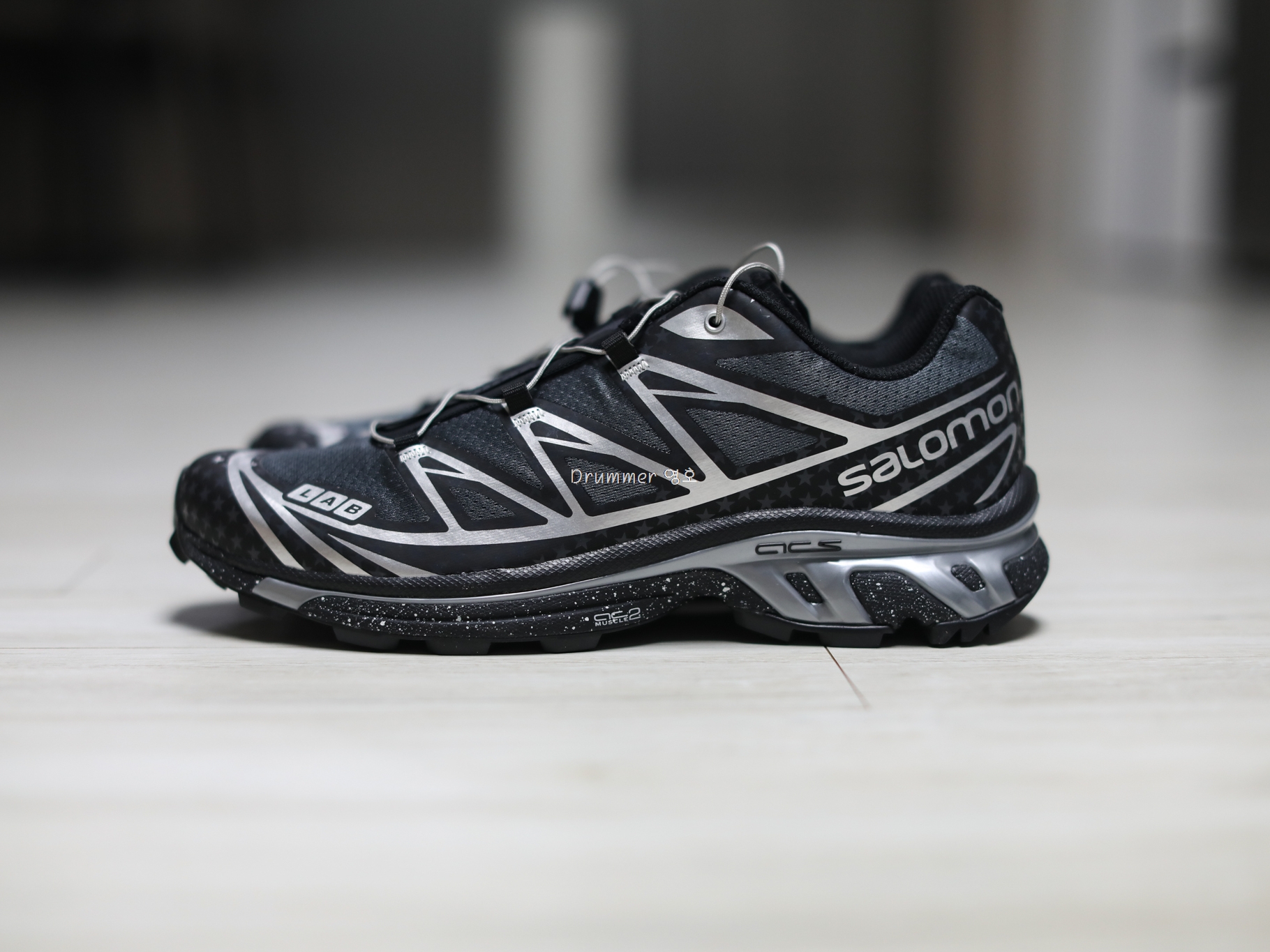Salomon x Atmos XT-6 Black Silver 착용 스타일 - 1
