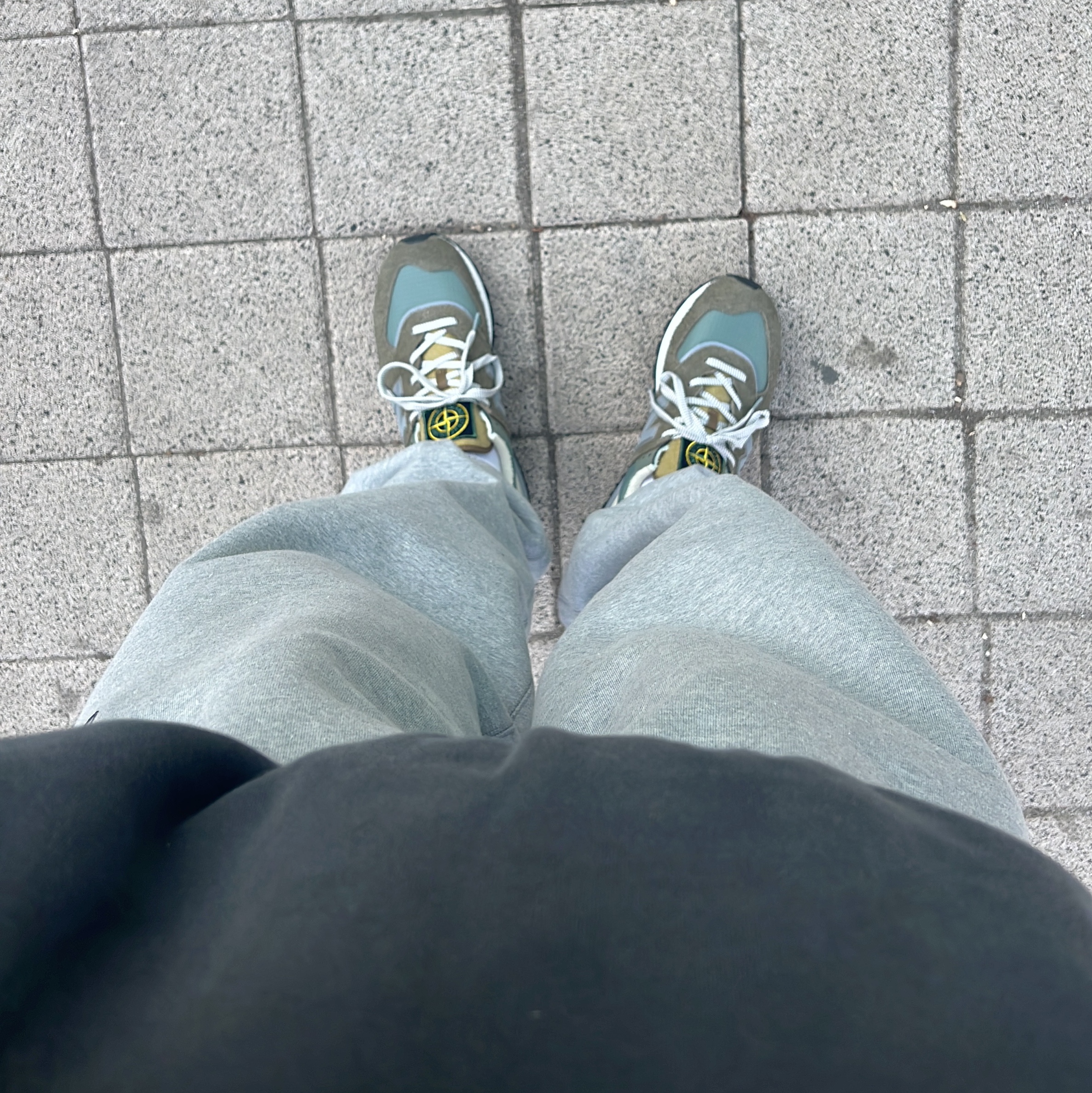 New Balance x Stone Island 574 Legacy Green 착용 스타일 - 2
