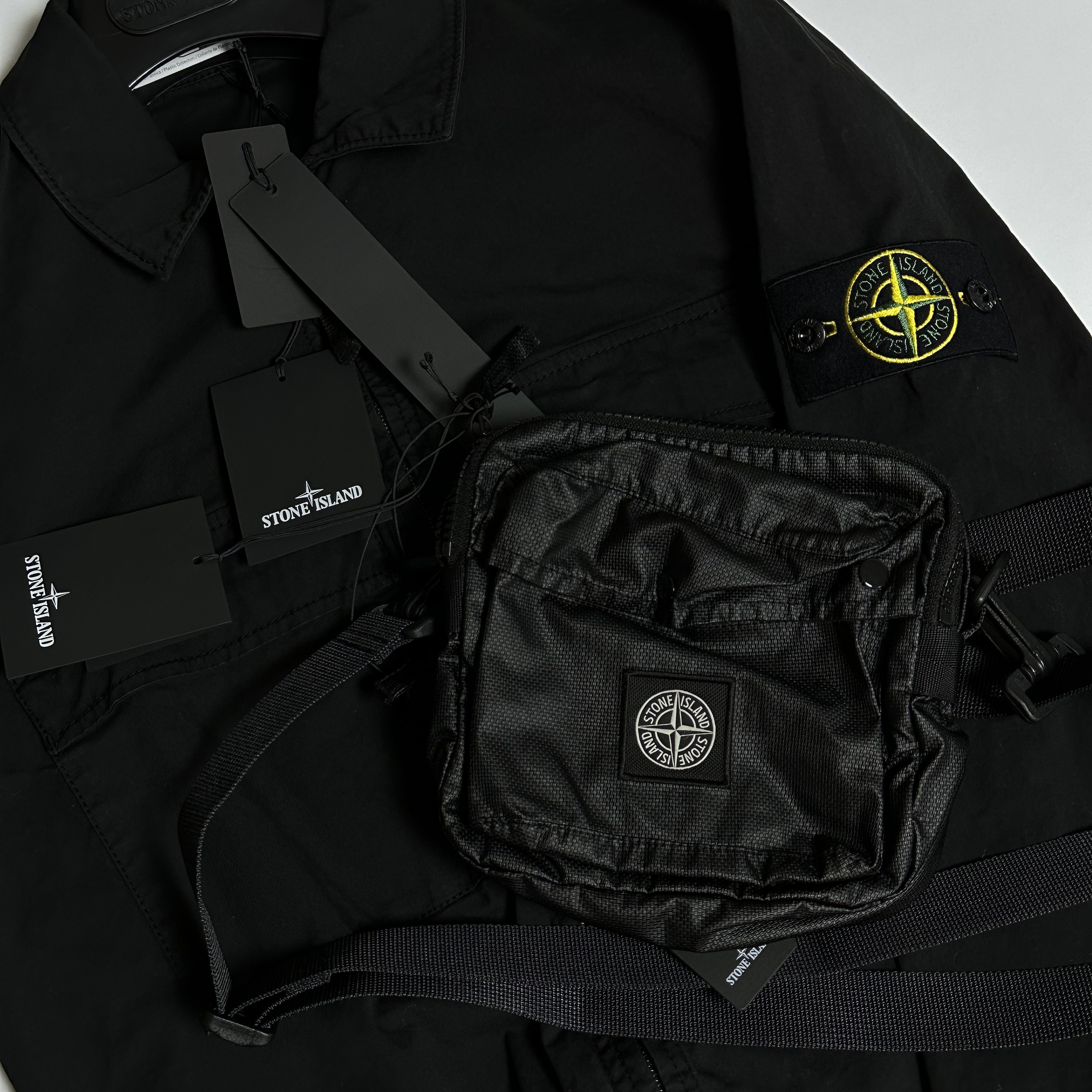 Stone Island 10210 Double Pocket Cotton Overshirt Black - 23SS, Stone Island 90270 Mussola Gommata Canvas Map Holder Bag Black - 22FW 착용 스타일