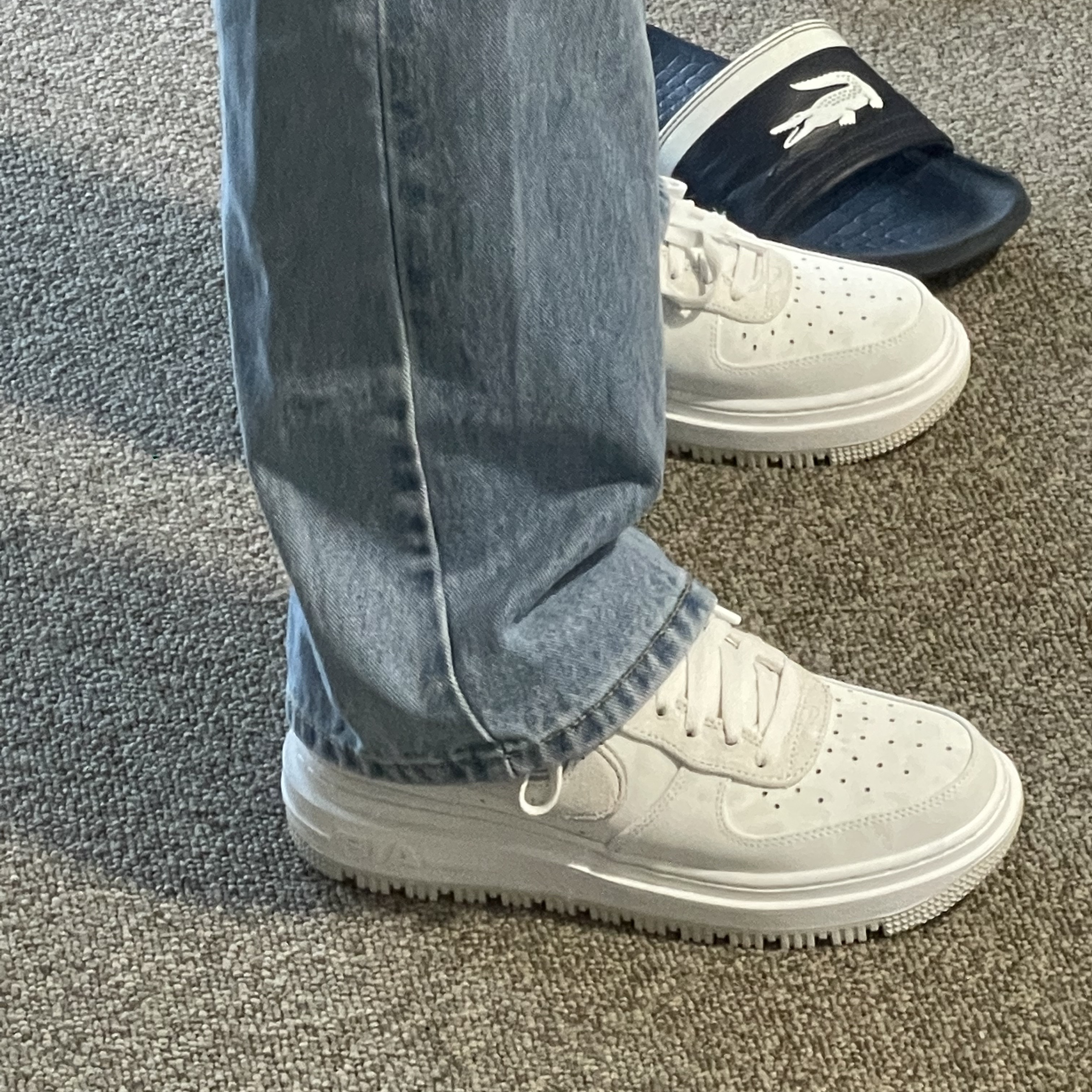 Nike Air Force 1 Luxe Summit White 착용 스타일 - 1