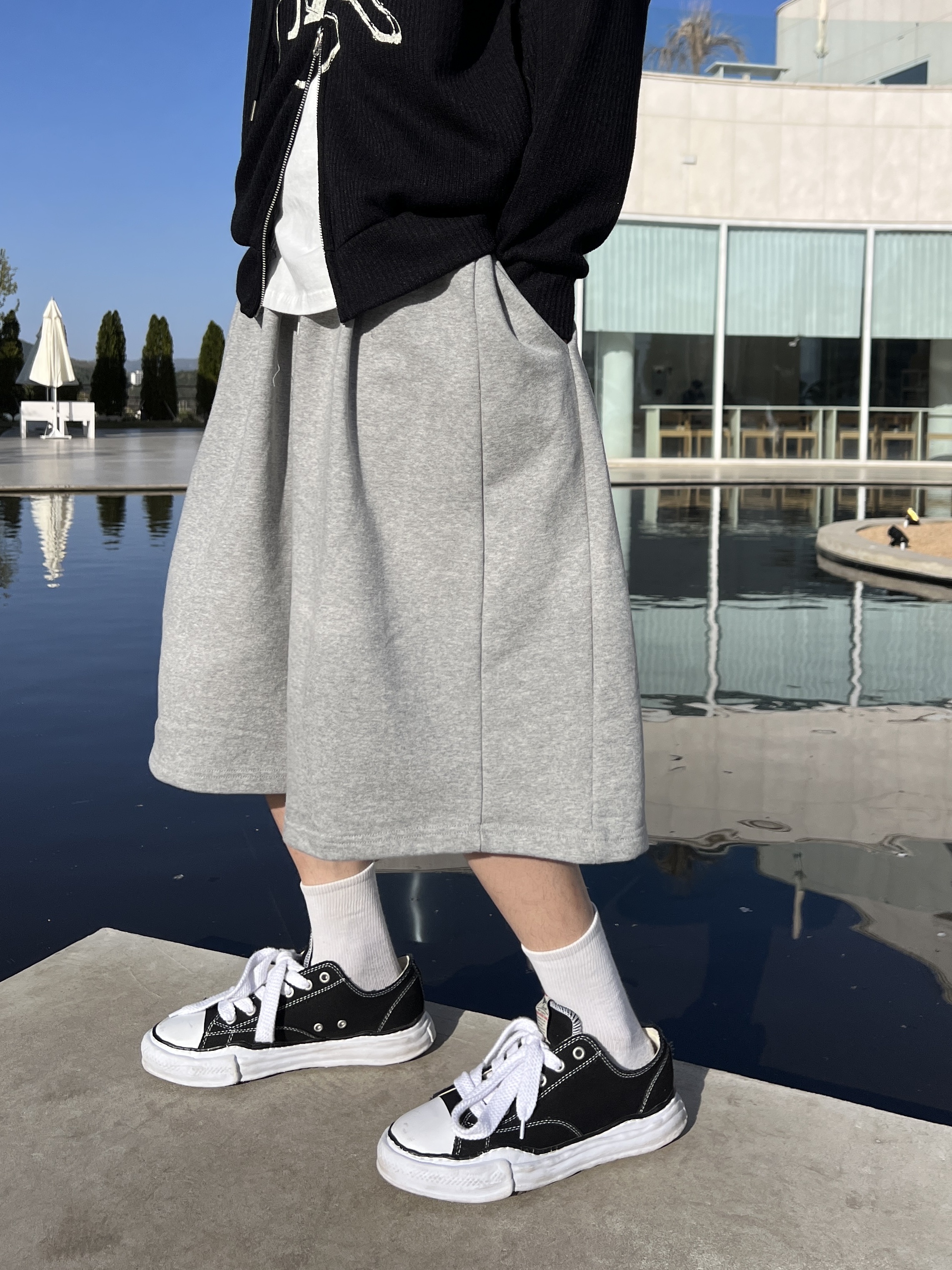 Apple AirPods Max Lightning Space Gray (Korean Ver.), Maison Mihara Yasuhiro Peterson OG Sole Canvas Low Sneakers Black 착용 스타일 - 2