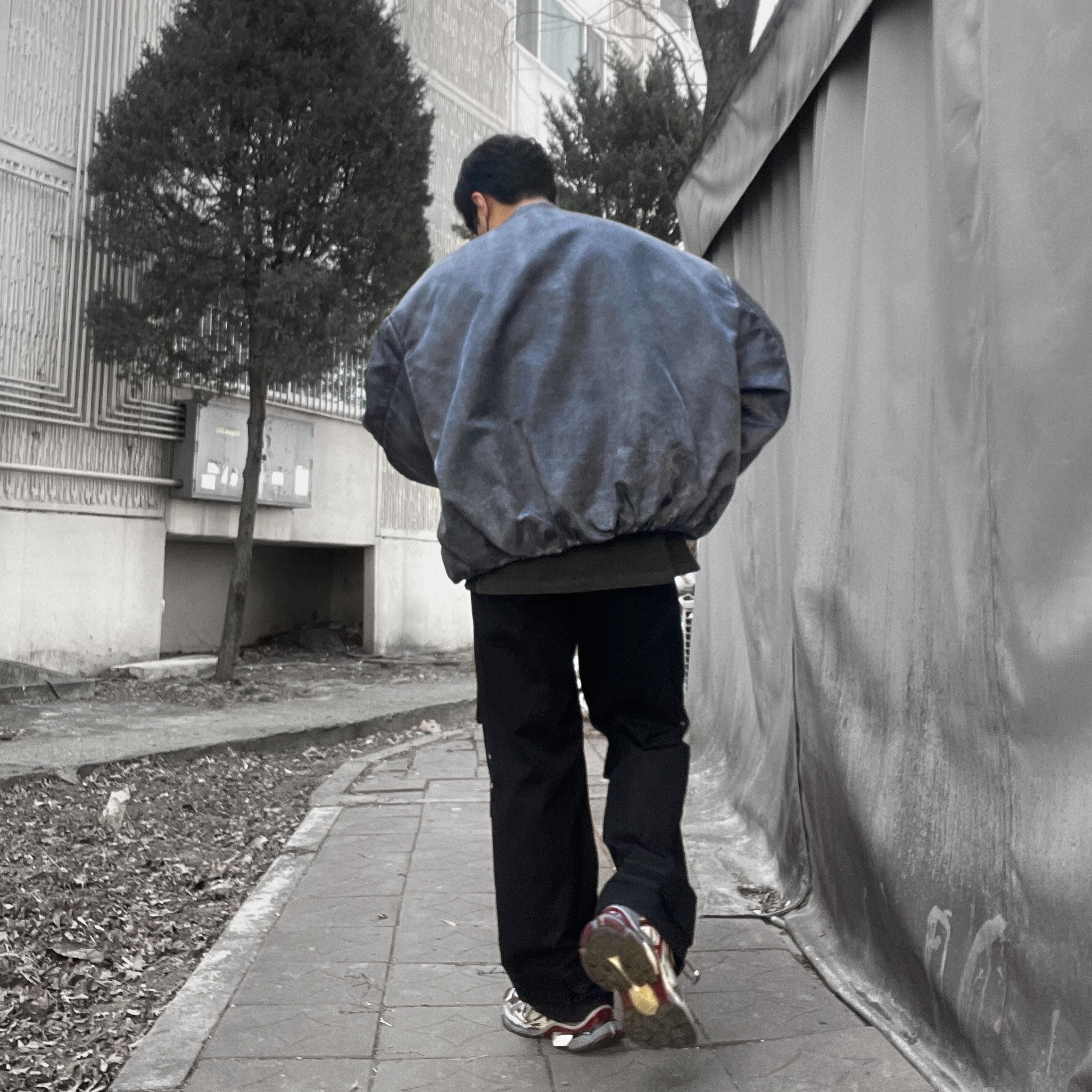 Nonnod x Undermycar Esker Jacket Crown Blue, Balenciaga Runner Sneakers Grey Burgundy 착용 스타일 - 3