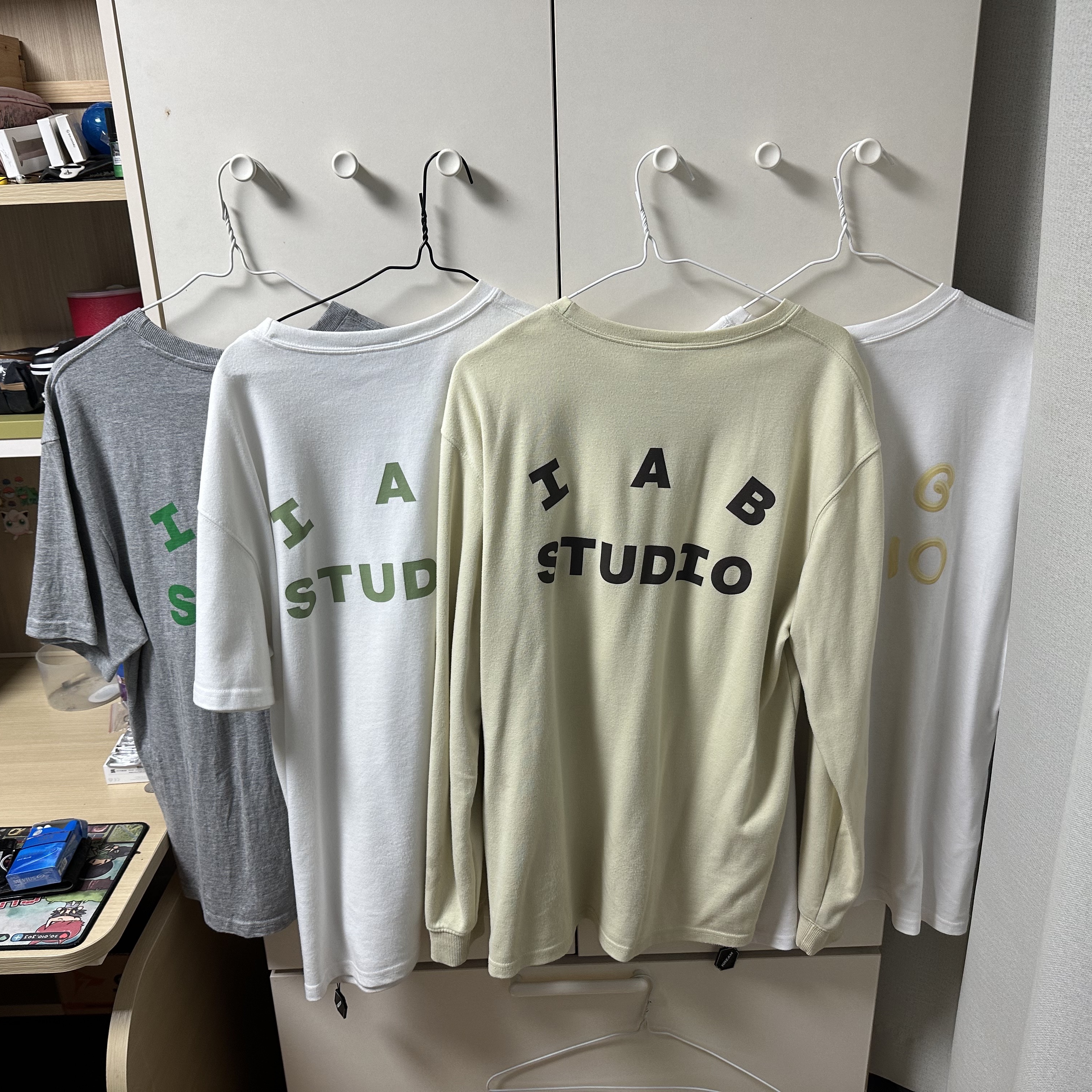 IAB Studio T-Shirt White Light Green, IAB Studio Long Sleeve Lemon 착용 스타일 - 1