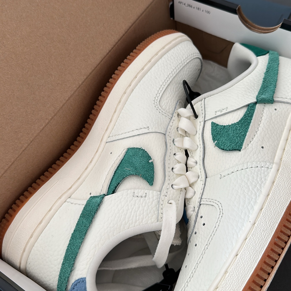 (W) Nike Air Force 1 Vandalized Sail Mystic Green 착용 스타일 - 2