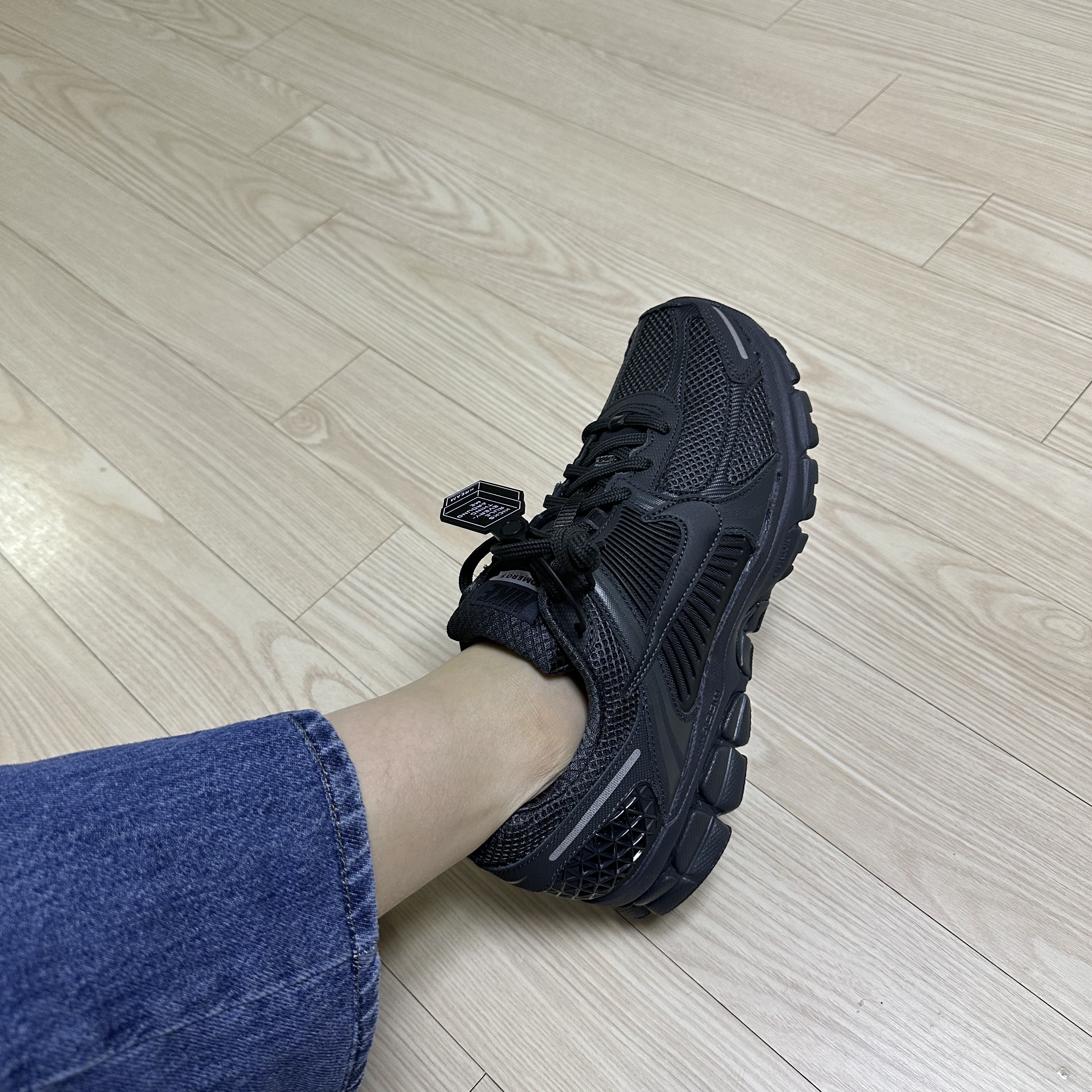 Nike Zoom Vomero 5 SP Anthracite 2023 착용 스타일 - 1