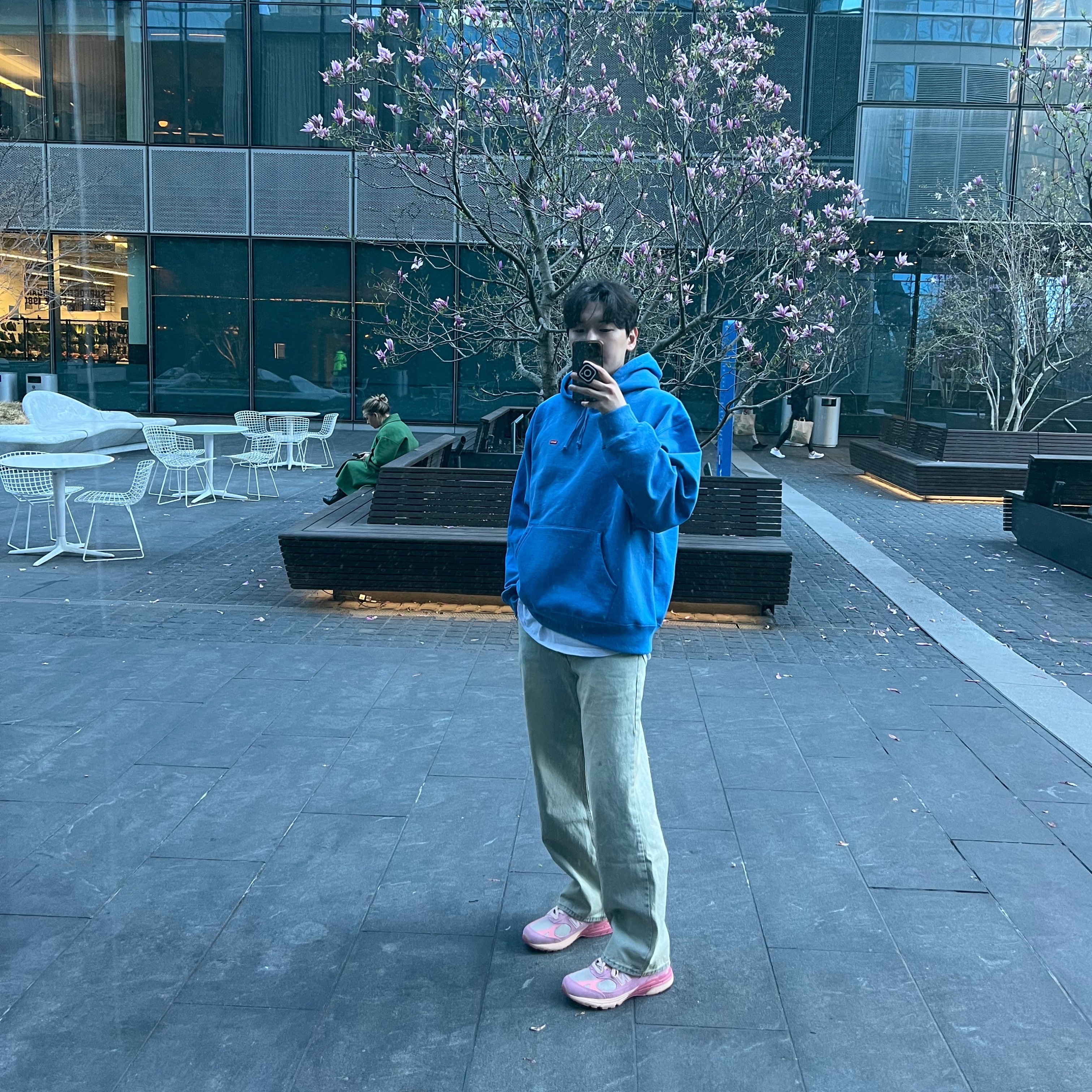 Supreme Small Box Hooded Sweatshirt Pale Royal - 23SS, New Balance x Joe Freshgoods 993 Made in USA Powder Pink 착용 스타일