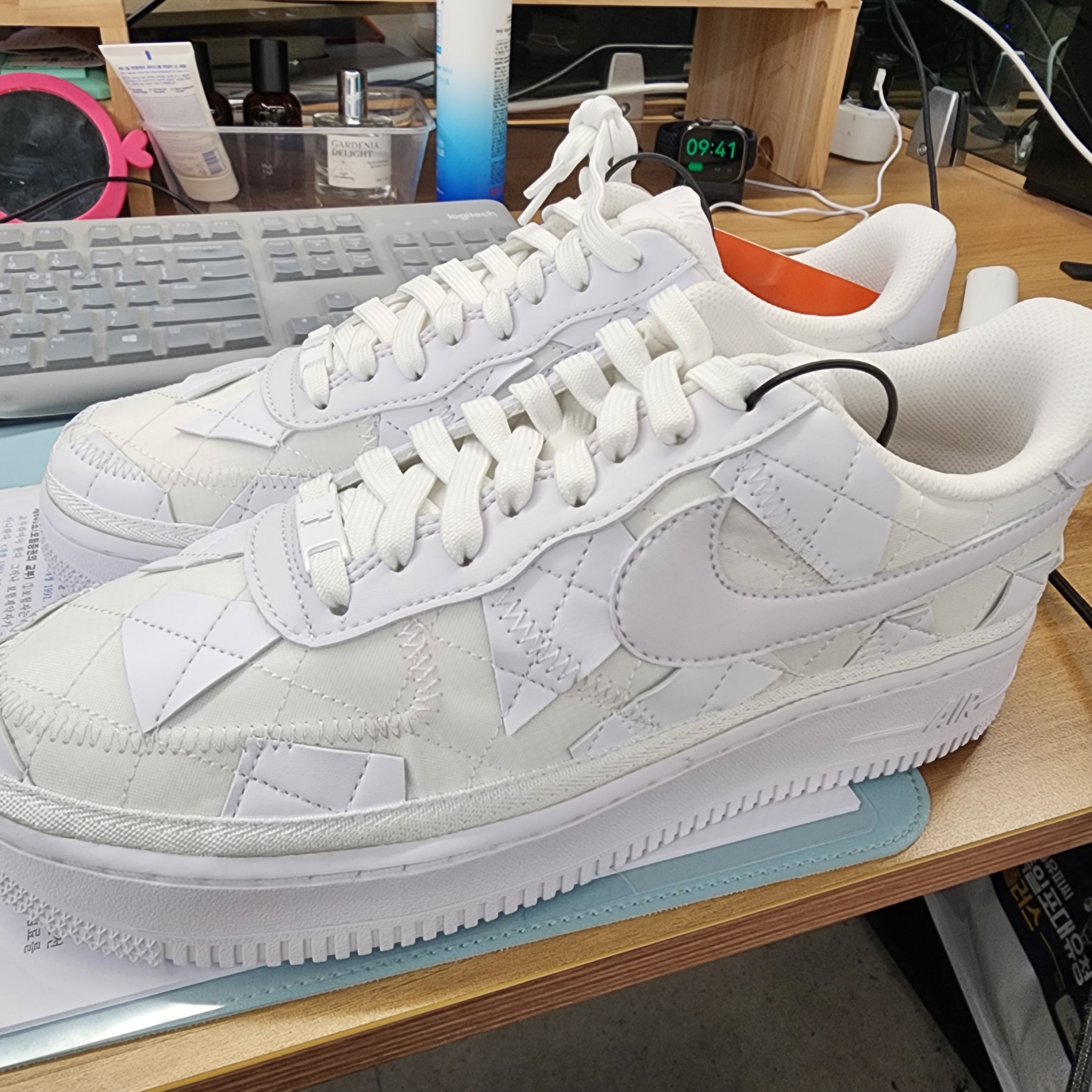 Nike x Billie Eilish Air Force 1 Low SP Triple White 착용 스타일 - 2