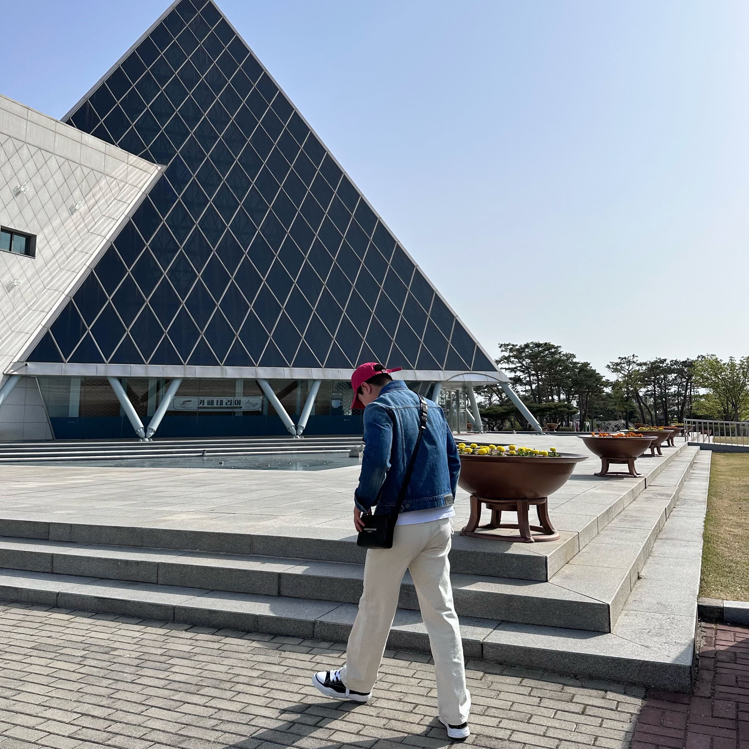 Wooyoungmi Logo Ball Cap Pink - 22FW, Ami Mid Washed Denim Trucker Jacket Used Blue 착용 스타일