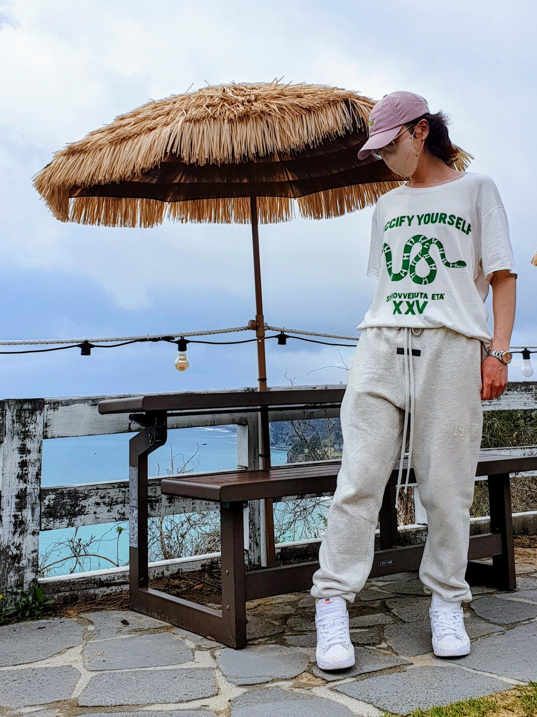 Nike x Sacai Blazer Low White Patent Leather 착용 스타일 - 2
