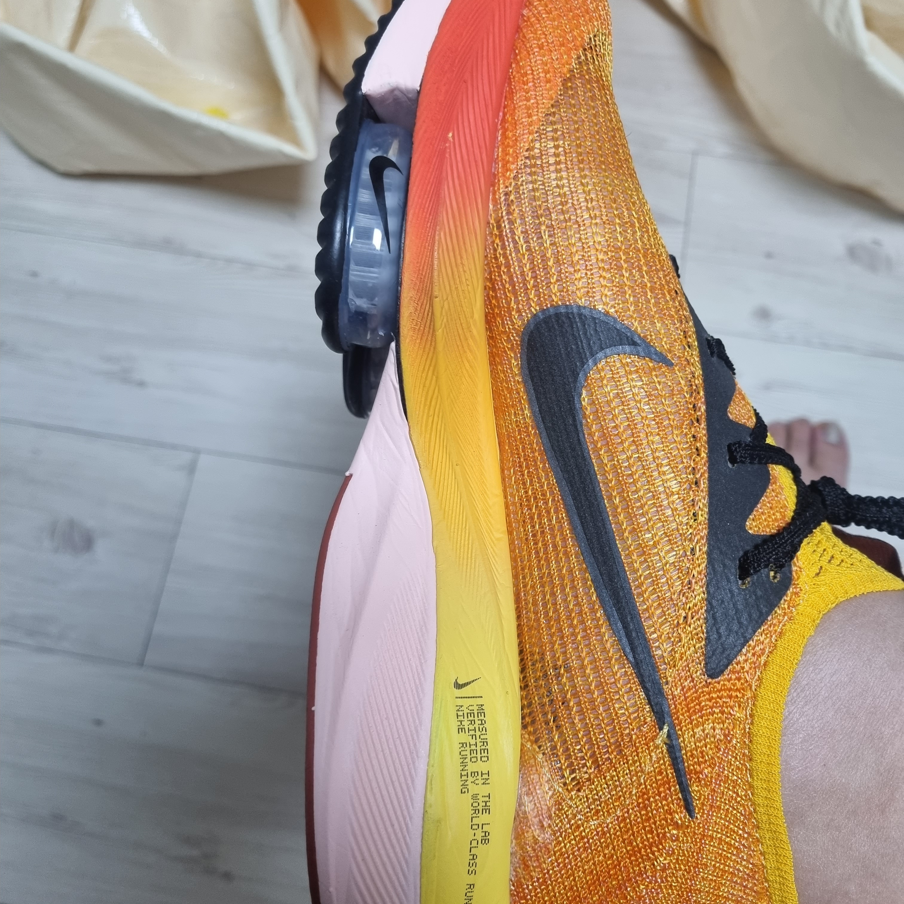 Nike Air Zoom Alphafly Next% Flyknit Amarillo 착용 스타일 - 4